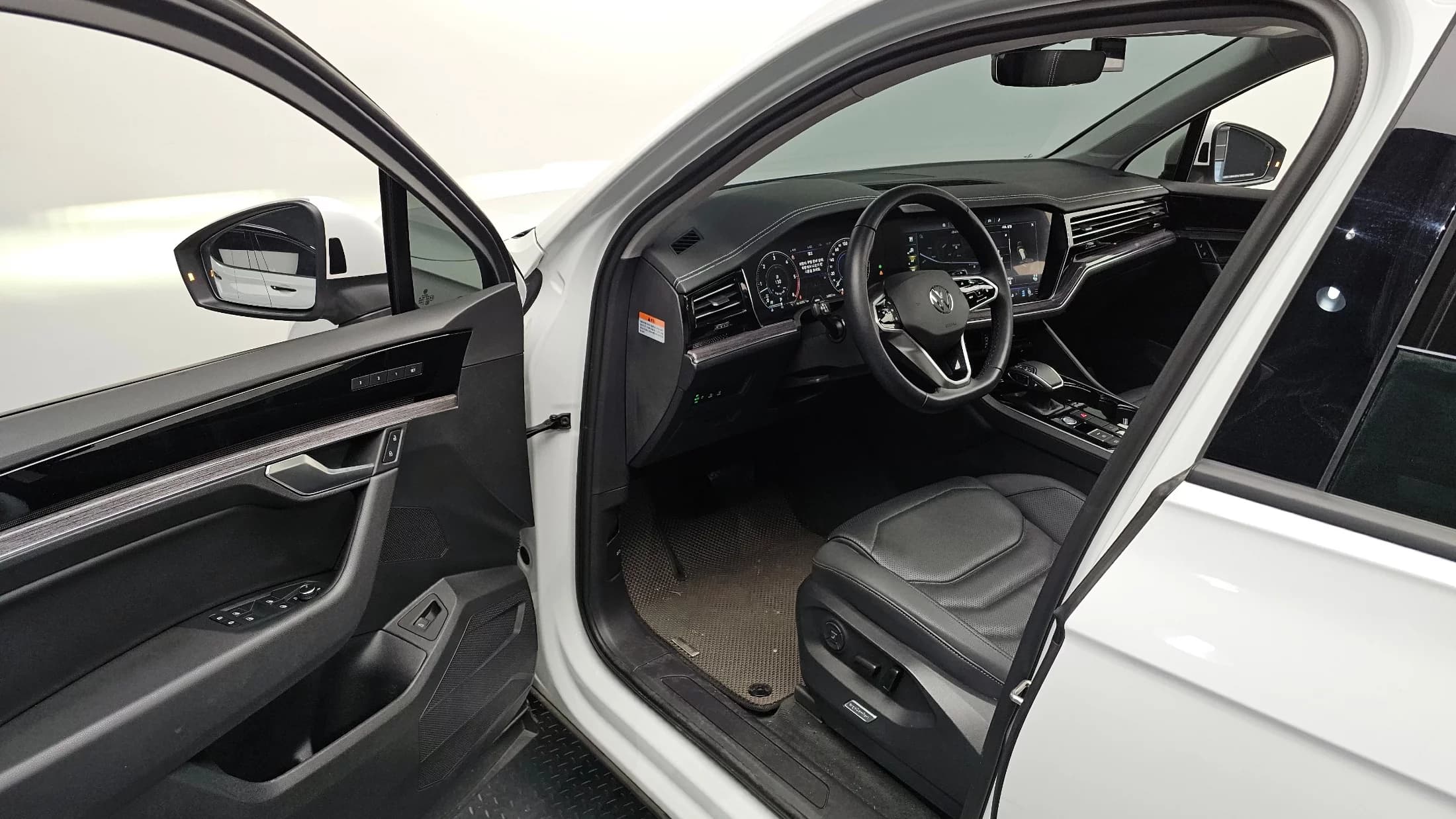 Volkswagen Touareg 3.0 TDI Premium, 2023 г. 52903 км. — фото 11