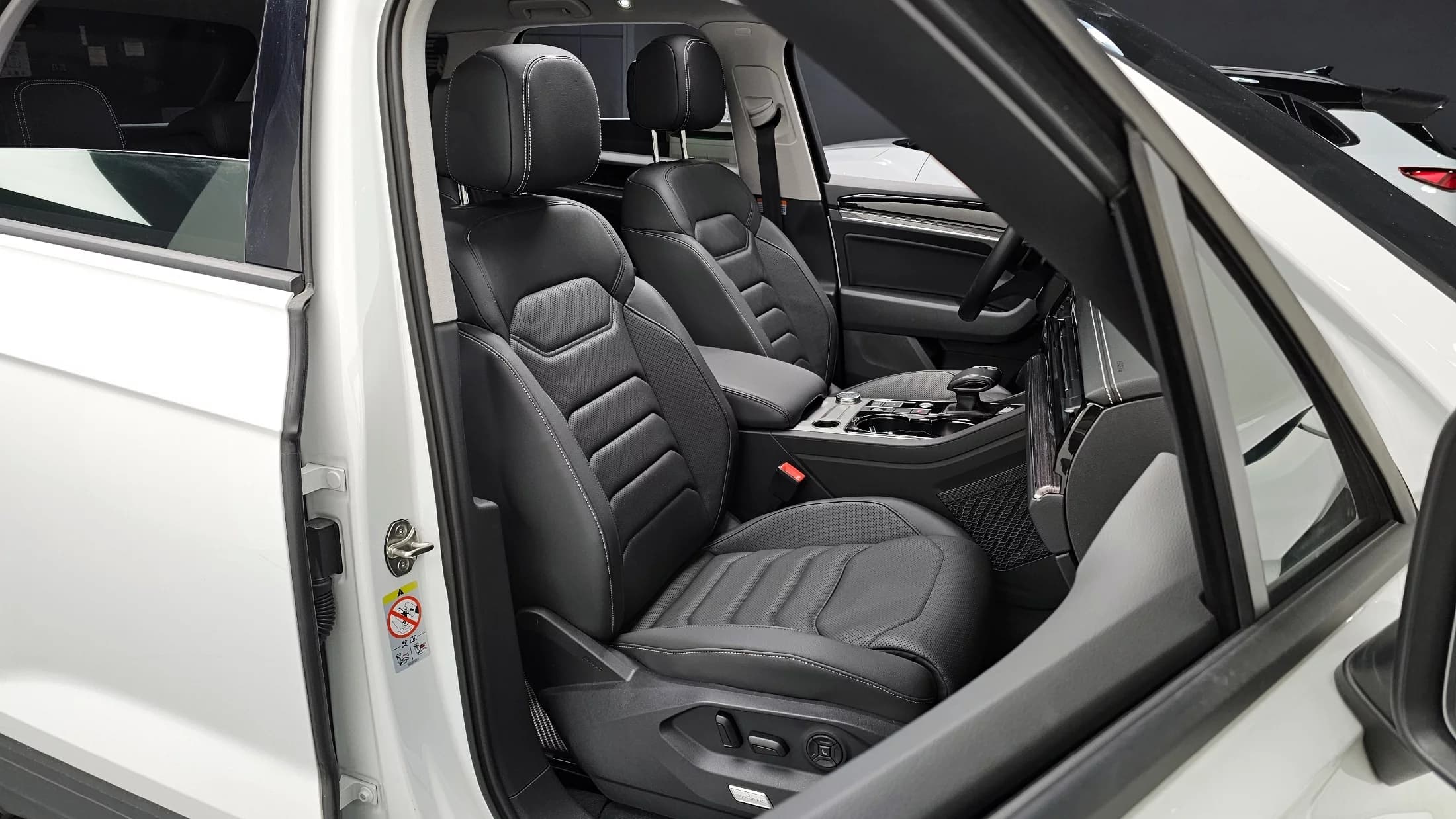 Volkswagen Touareg 3.0 TDI Premium, 2023 г. 52903 км. — фото 10