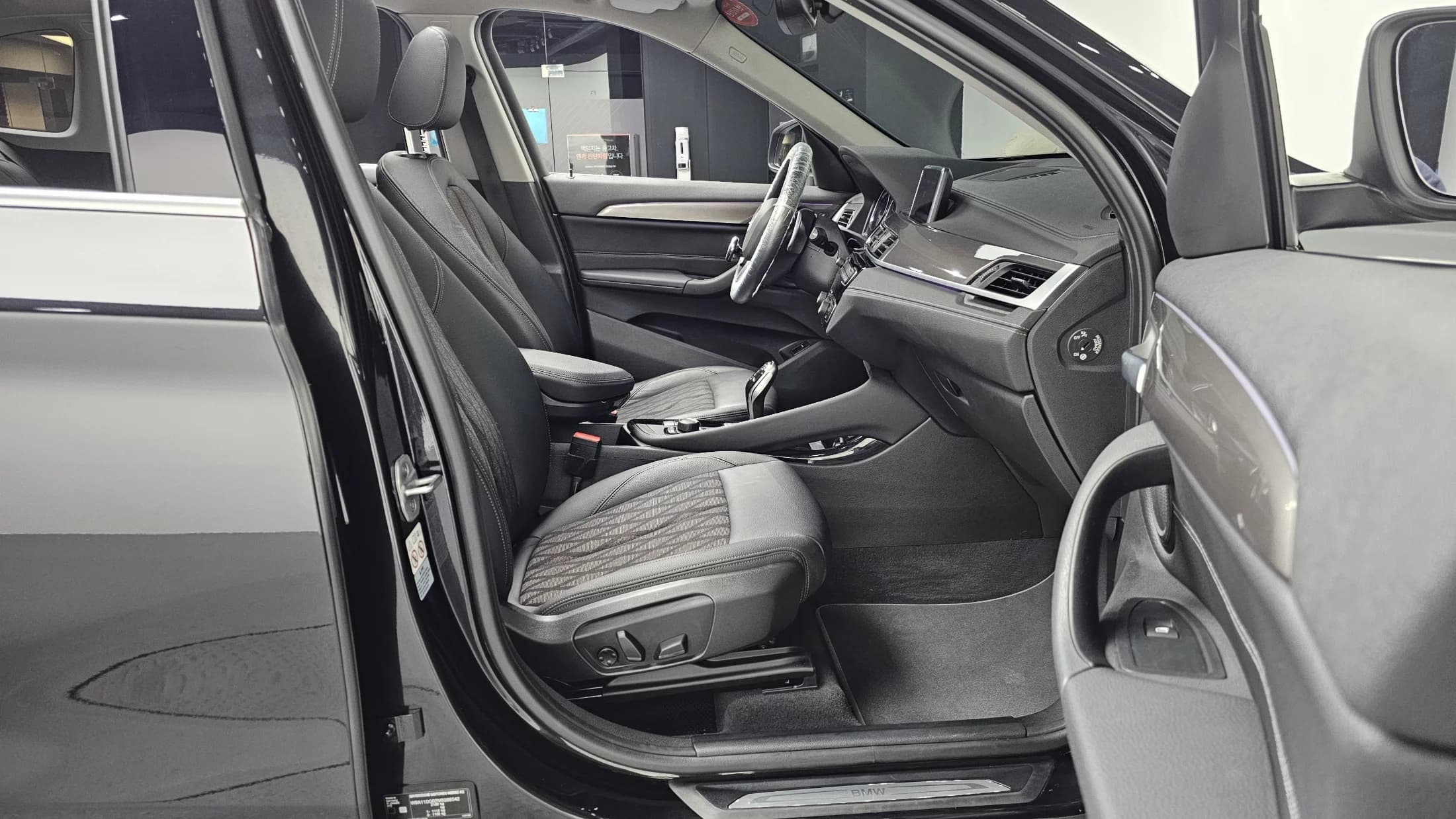 BMW X1 xDrive 20i xLine, 2021 г. 53381 км. — фото 11