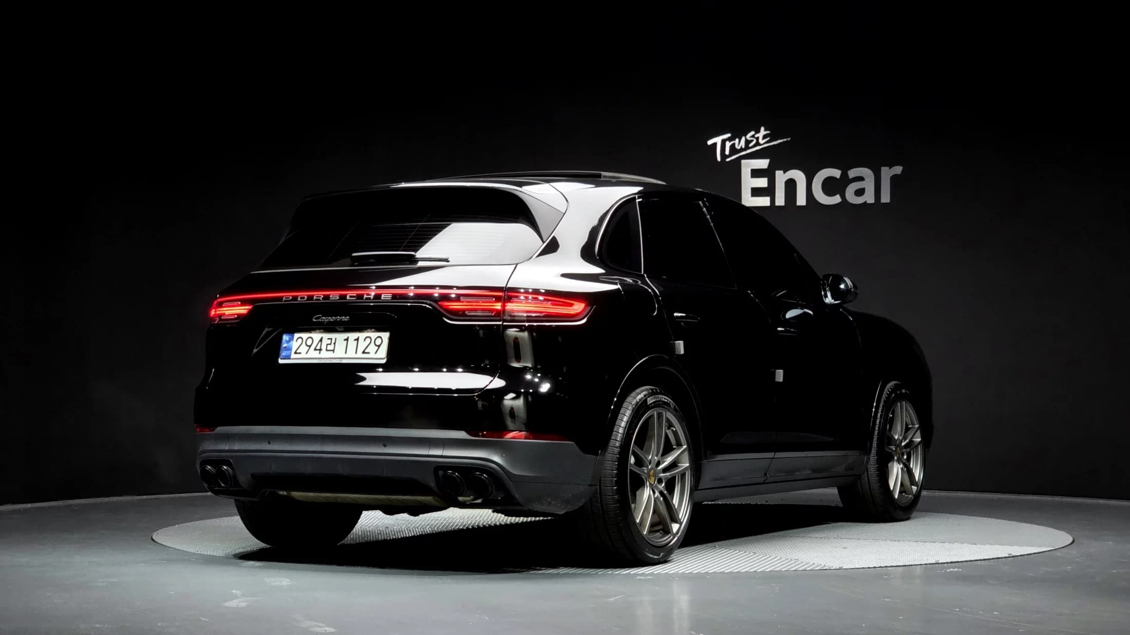 Porsche CAYENNE 3.0 PLATINUM EDITION, 2023 г. 44333 км. — фото 2