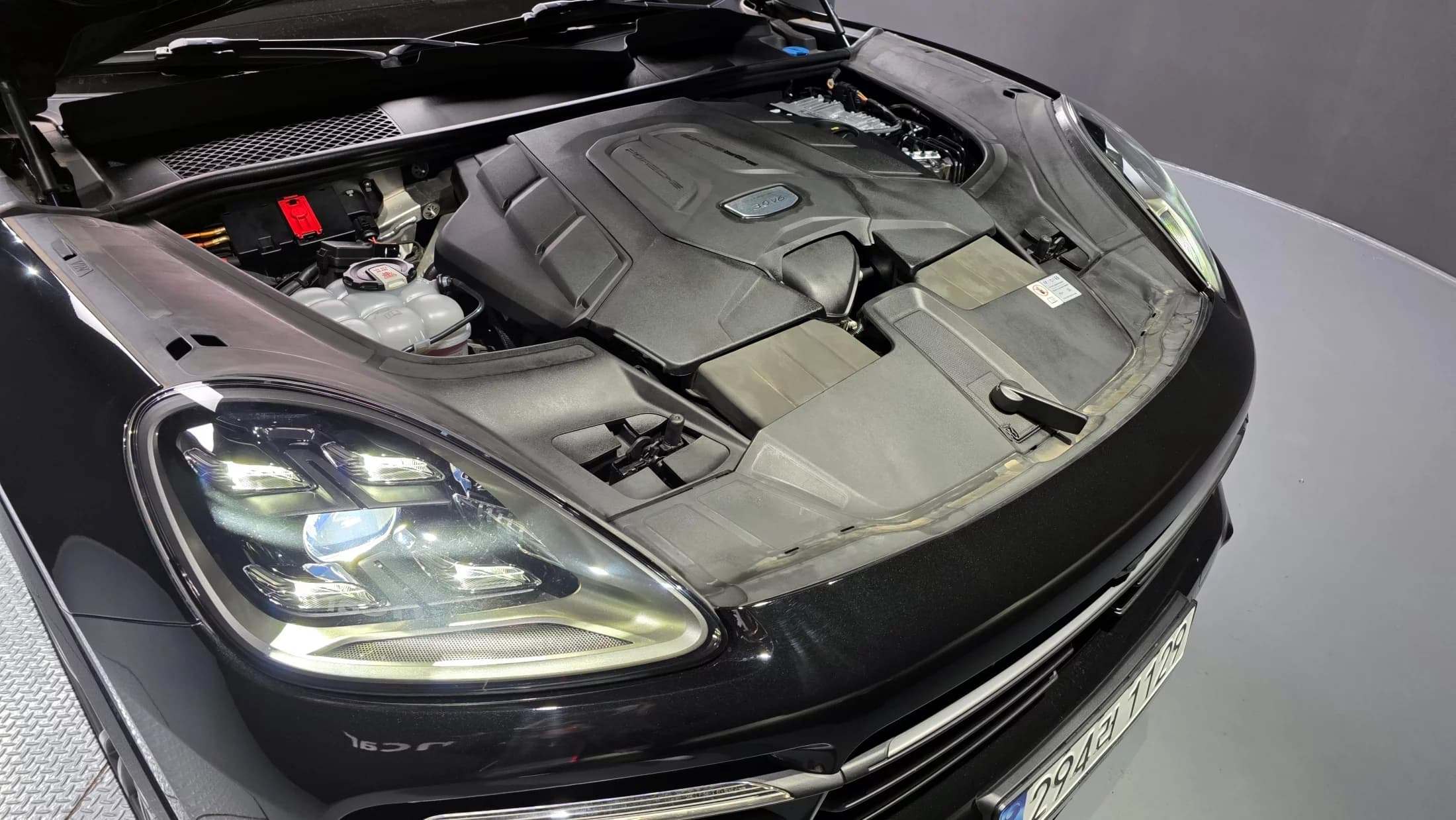 Porsche CAYENNE 3.0 PLATINUM EDITION, 2023 г. 44333 км. — фото 6