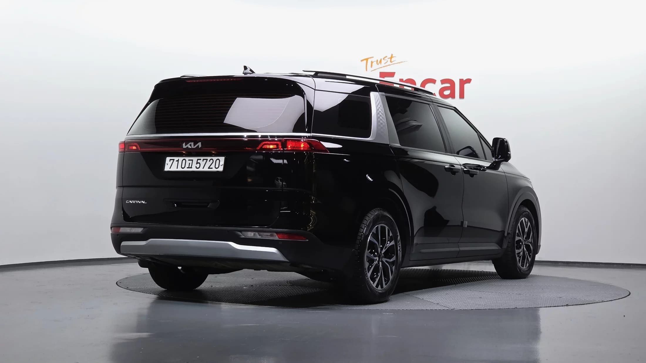 Kia Carnival 11-Seater Prestige, 2021 г. 139075 км. — фото 2