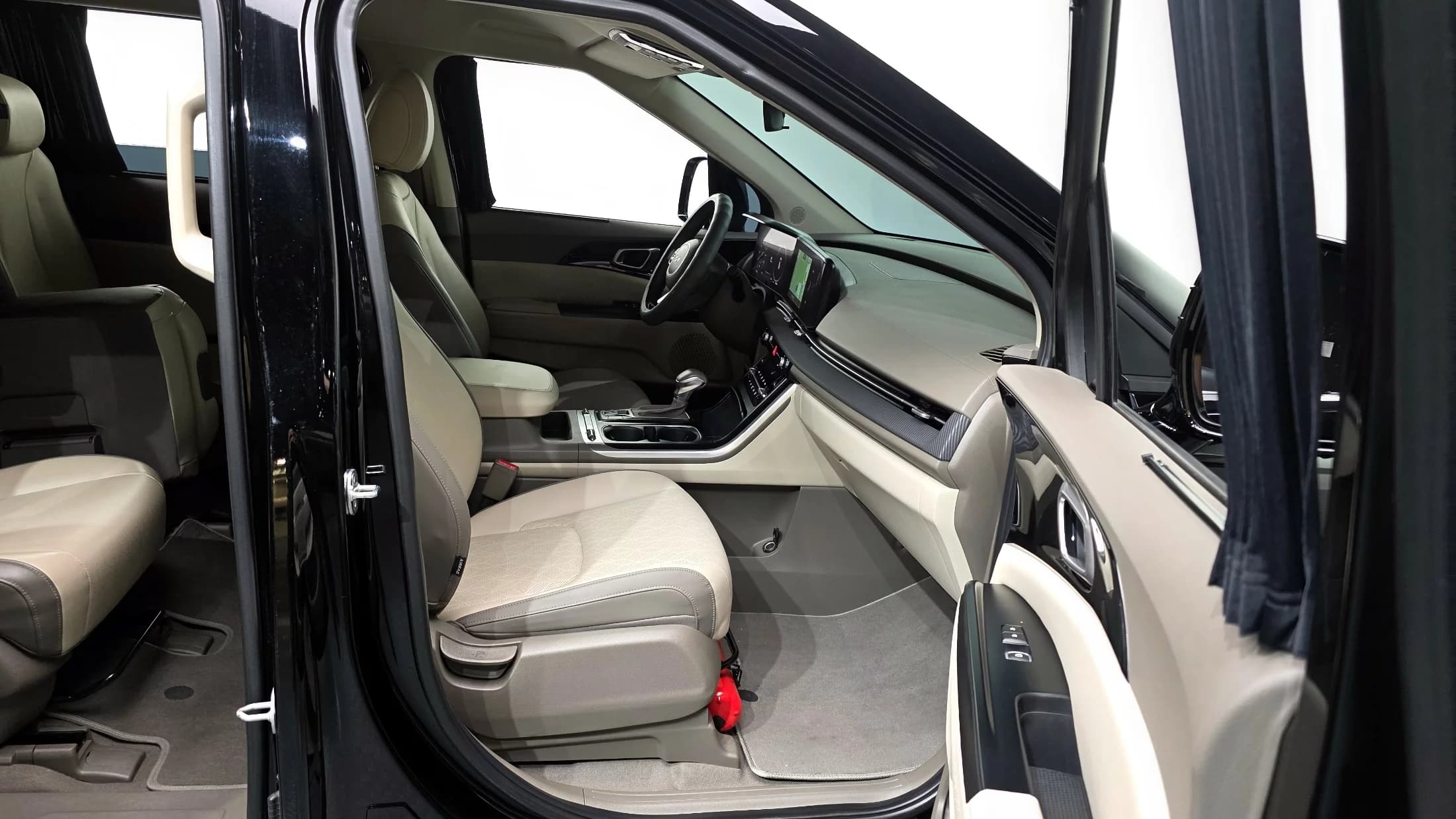 Kia Carnival 11-Seater Prestige, 2021 г. 139075 км. — фото 11