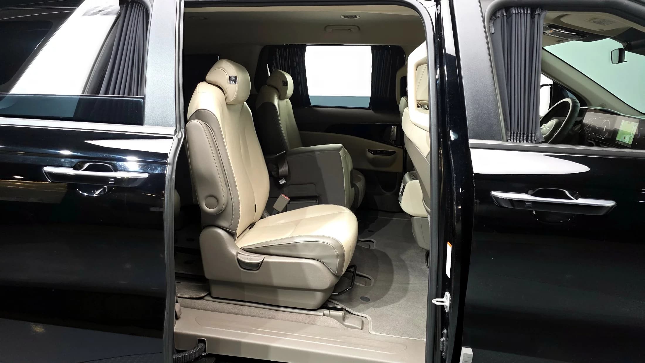 Kia Carnival 11-Seater Prestige, 2021 г. 139075 км. — фото 12