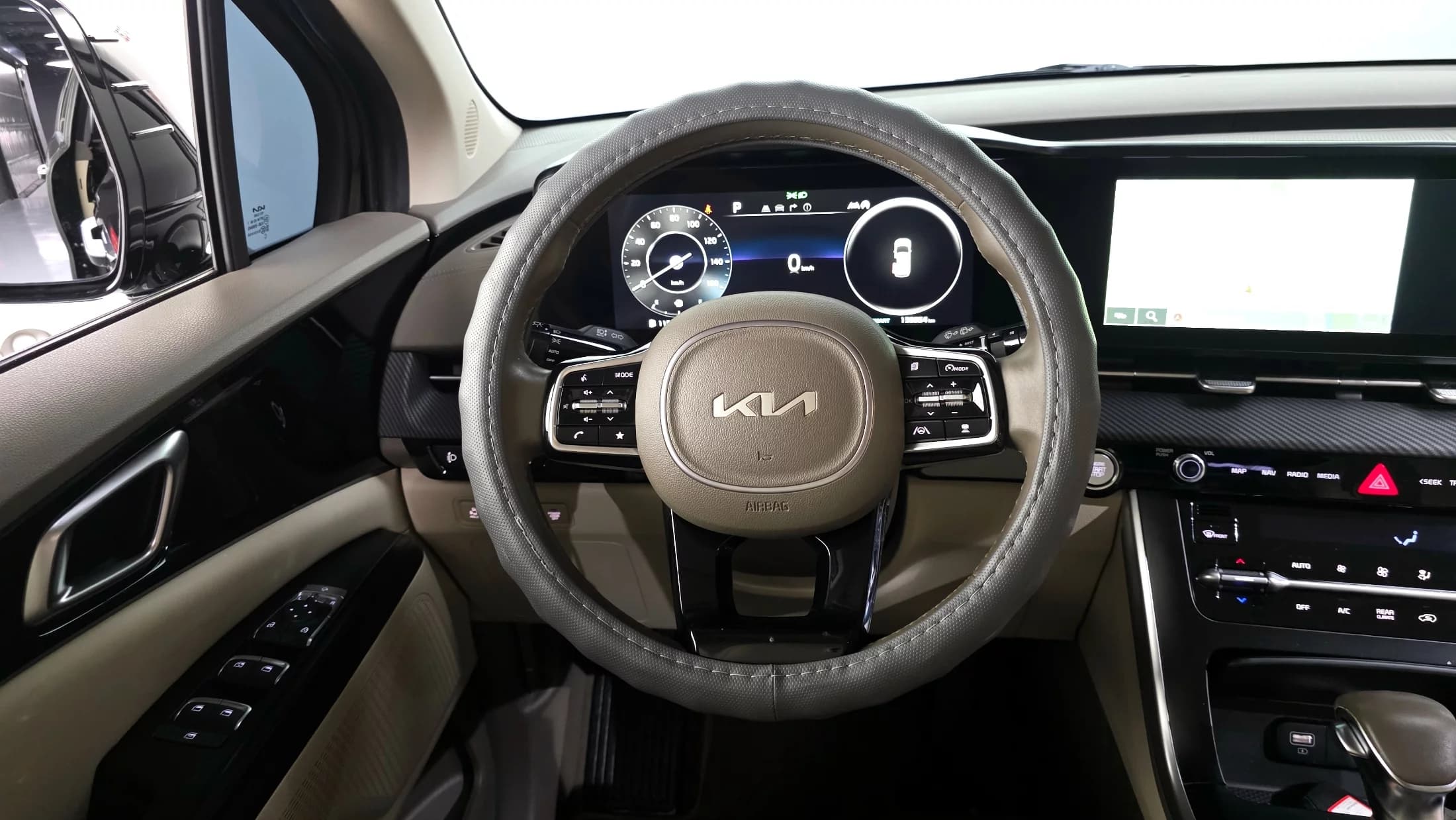 Kia Carnival 11-Seater Prestige, 2021 г. 139075 км. — фото 13