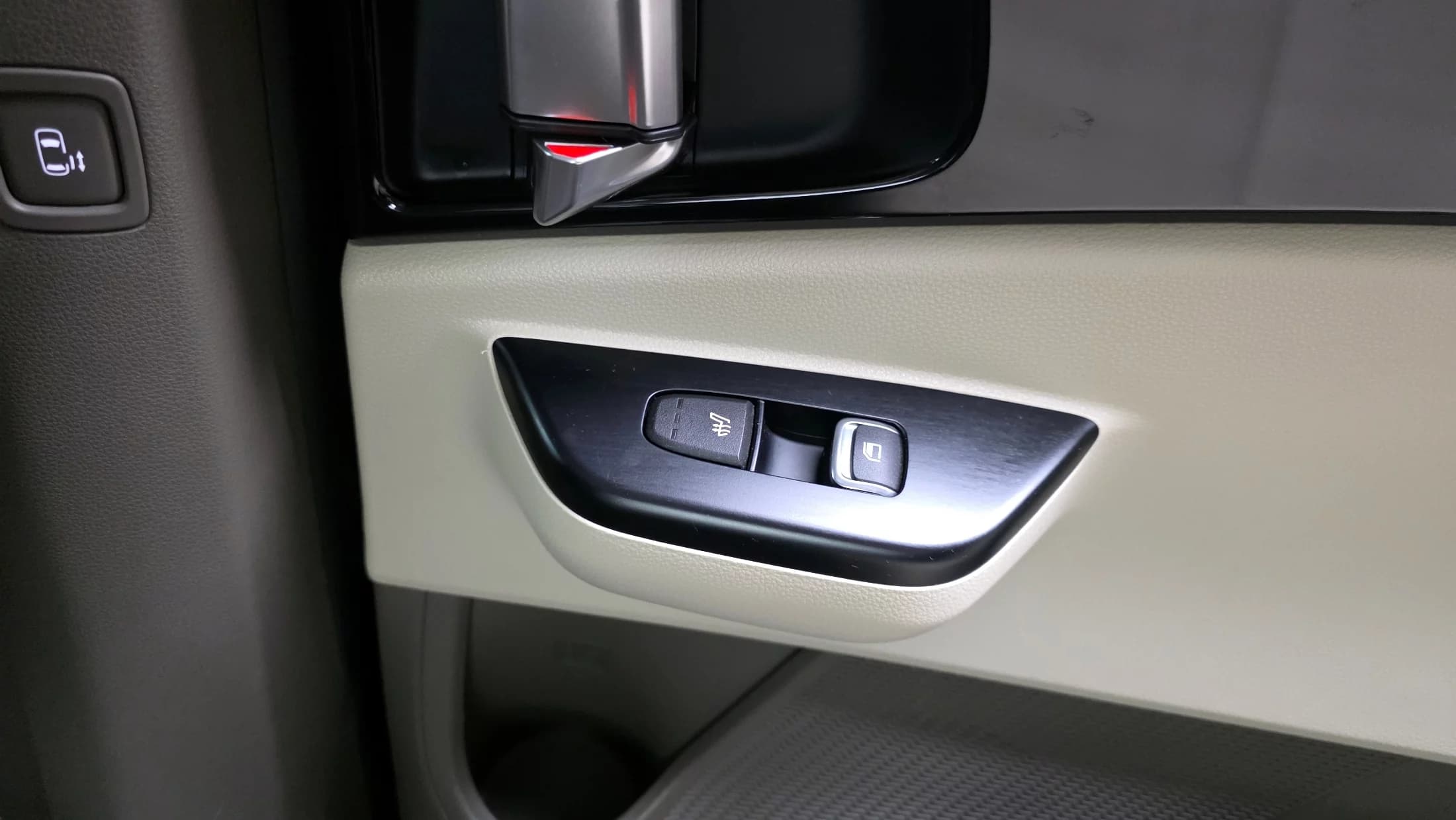 Kia Carnival 11-Seater Prestige, 2021 г. 139075 км. — фото 19