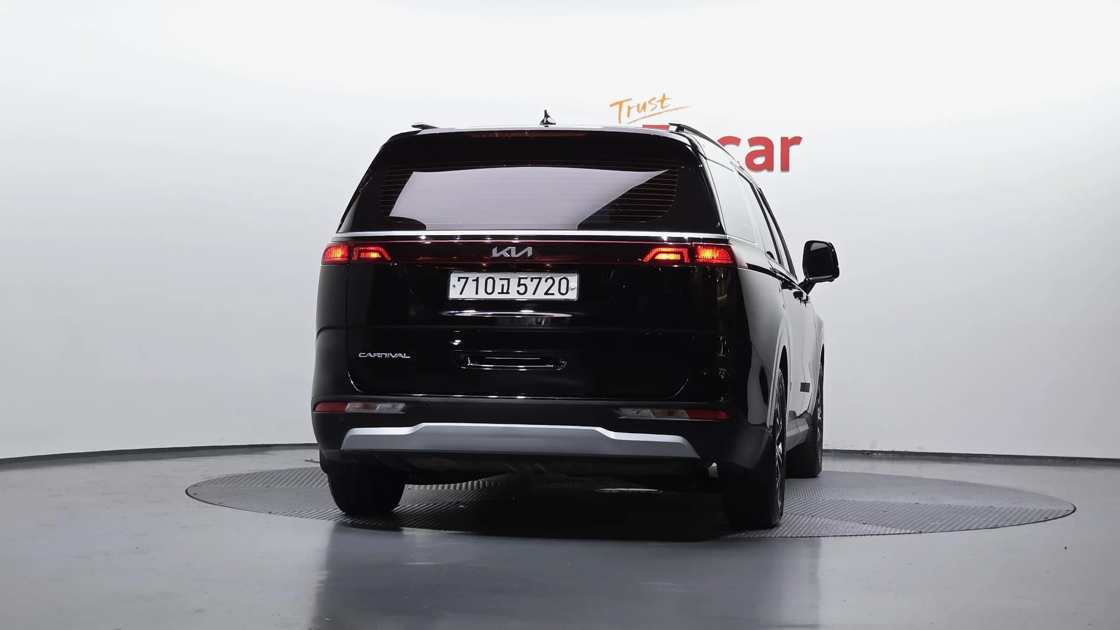 Kia Carnival 11-Seater Prestige, 2021 г. 139075 км. — фото 4