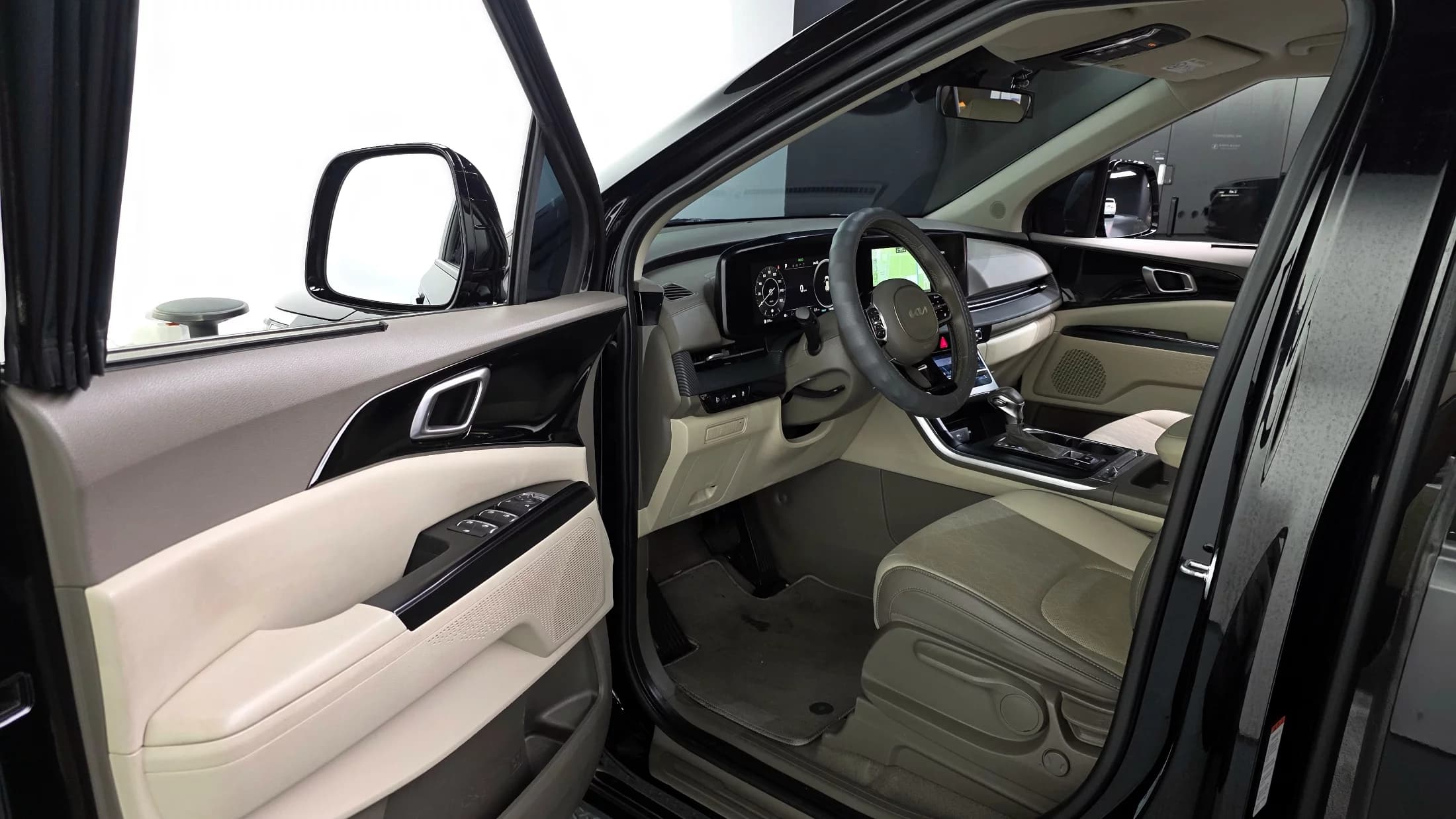 Kia Carnival 11-Seater Prestige, 2021 г. 139075 км. — фото 10