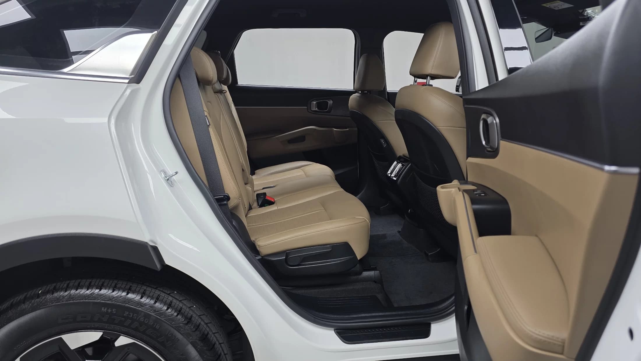 Kia Sorento Gasoline 2.5T 2WD Prestige, 2024 г. 13744 км. — фото 12