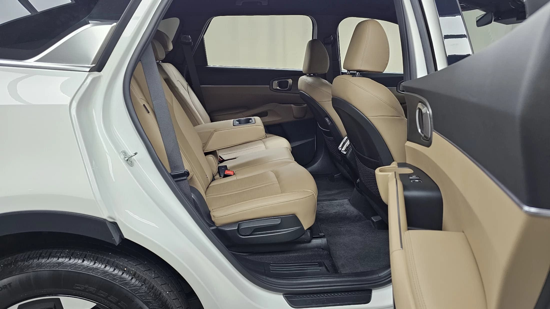 Kia Sorento Gasoline 2.5T 2WD Prestige, 2024 г. 19515 км. — фото 12
