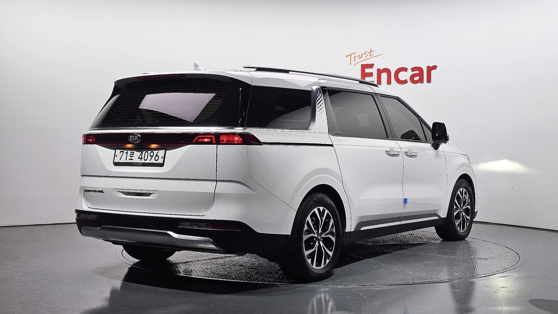 Kia Carnival 11-Seater Signature, 2021 г. 83004 км. — фото 2
