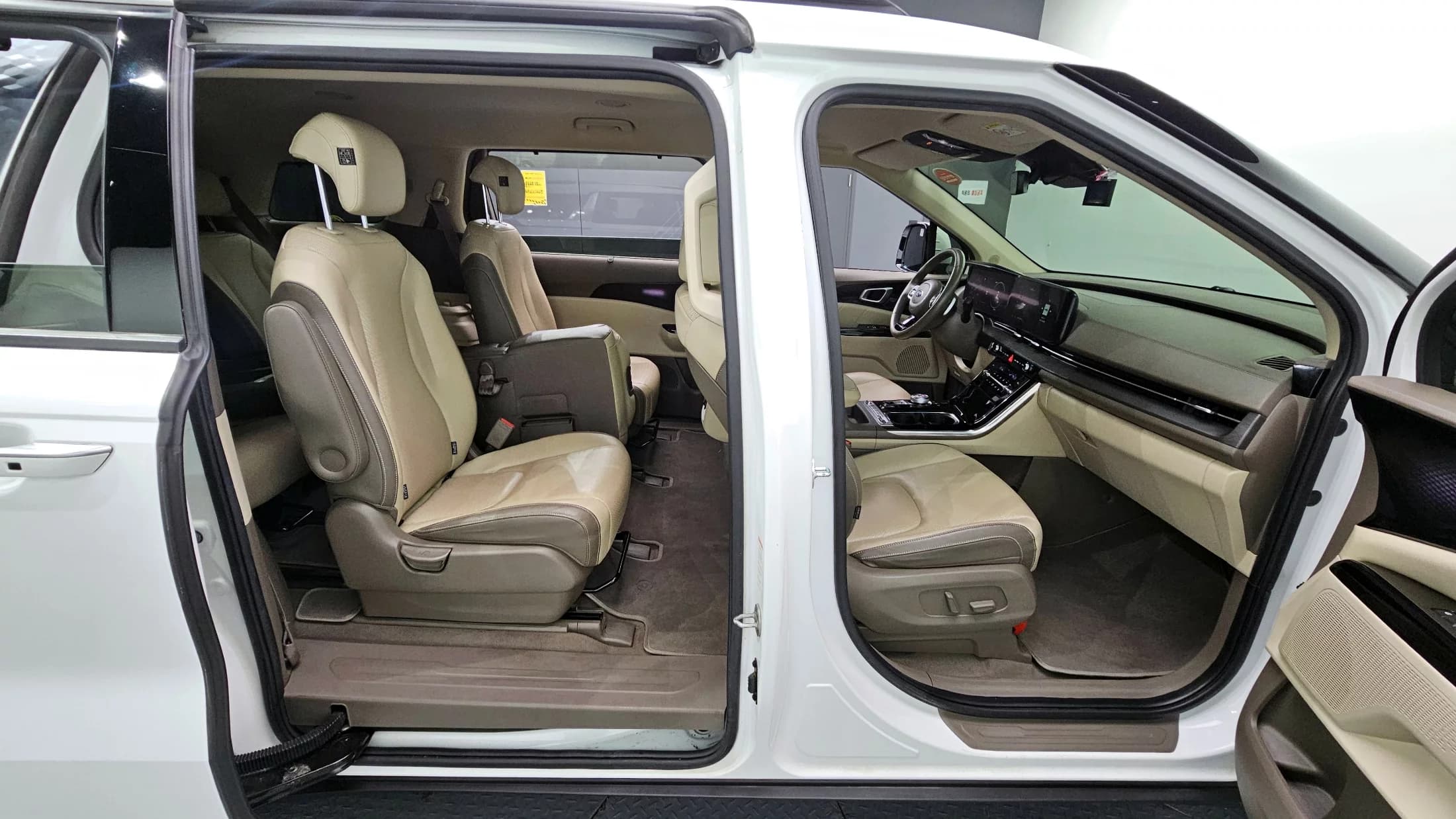 Kia Carnival 11-Seater Signature, 2021 г. 83004 км. — фото 11
