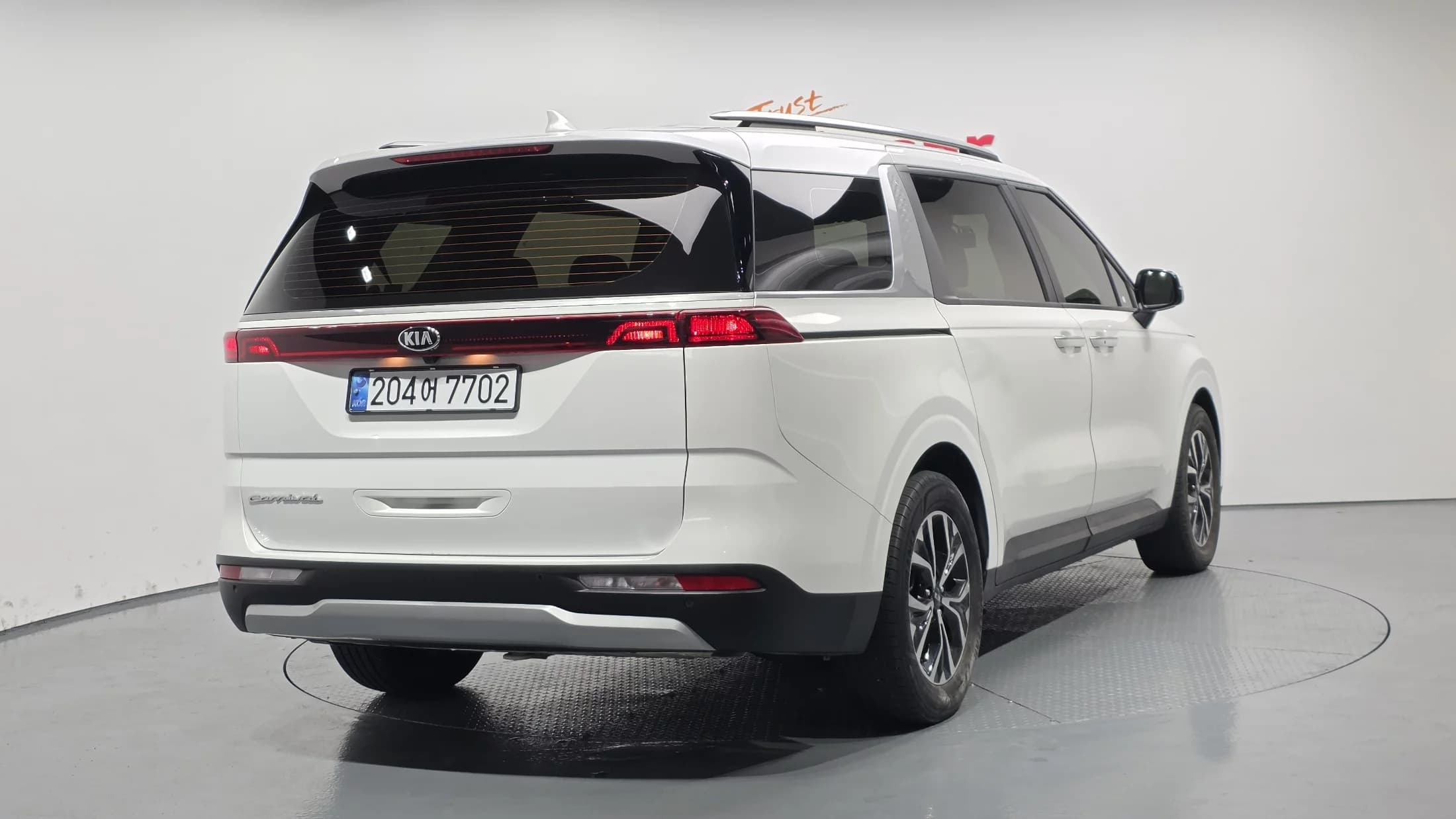 Kia Carnival 9-Seater Prestige, 2021 г. 59044 км. — фото 2