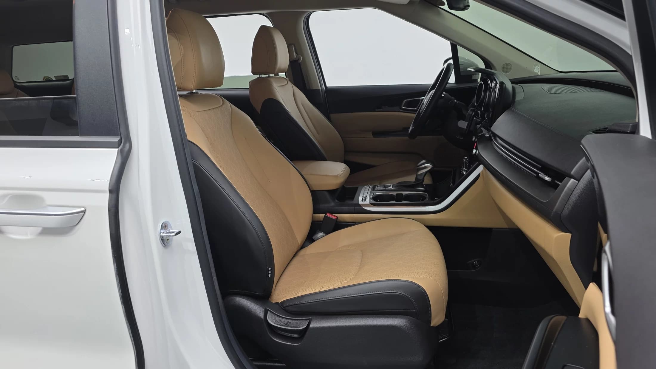 Kia Carnival 9-Seater Prestige, 2021 г. 59044 км. — фото 11