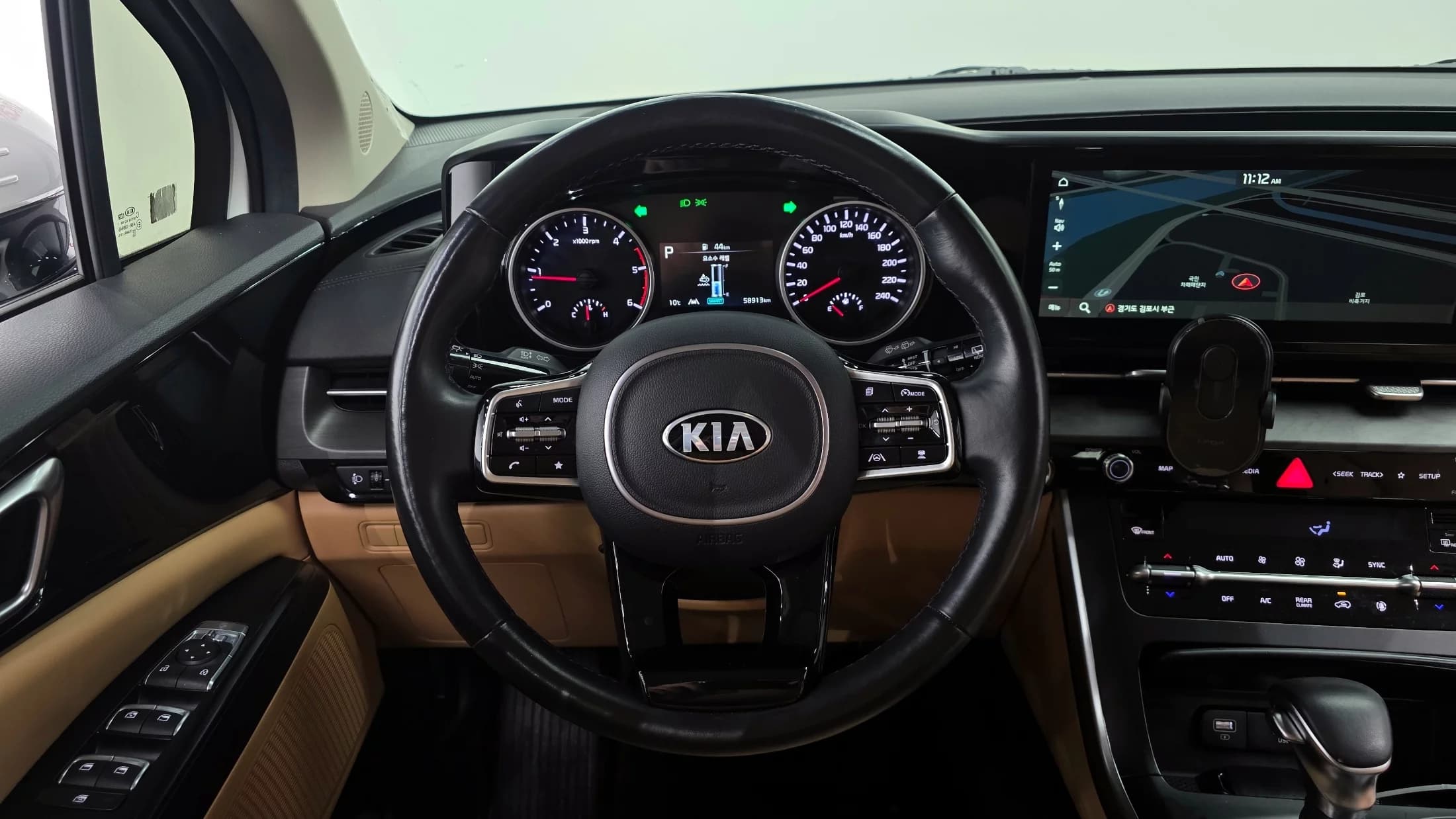 Kia Carnival 9-Seater Prestige, 2021 г. 59044 км. — фото 13