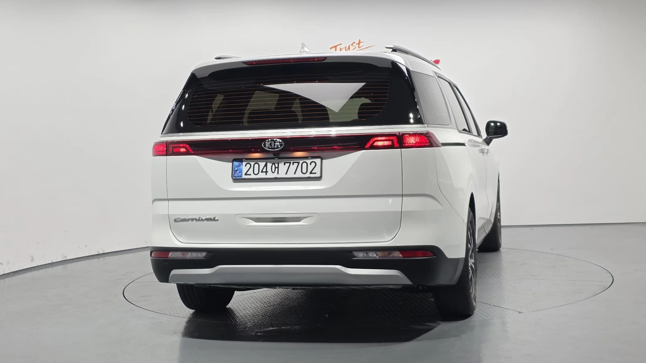 Kia Carnival 9-Seater Prestige, 2021 г. 59044 км. — фото 4
