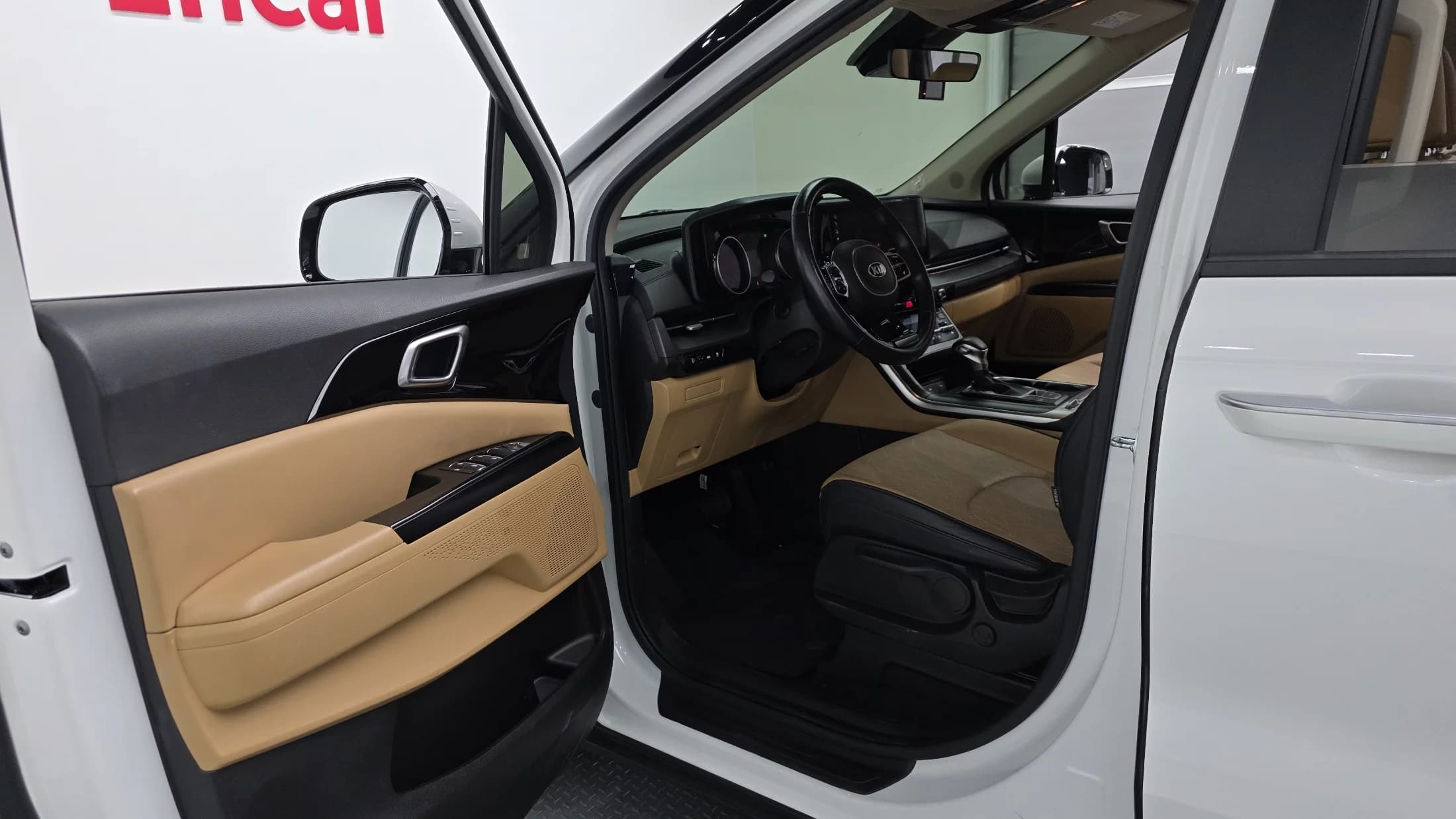 Kia Carnival 9-Seater Prestige, 2021 г. 59044 км. — фото 10