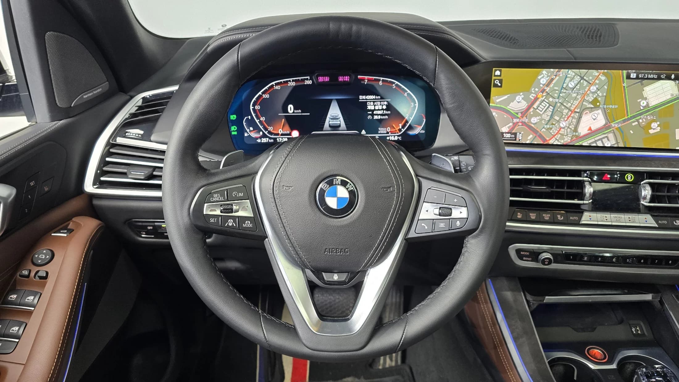 BMW X5 xDrive 40i xLine, 2023 г. 42143 км. — фото 12