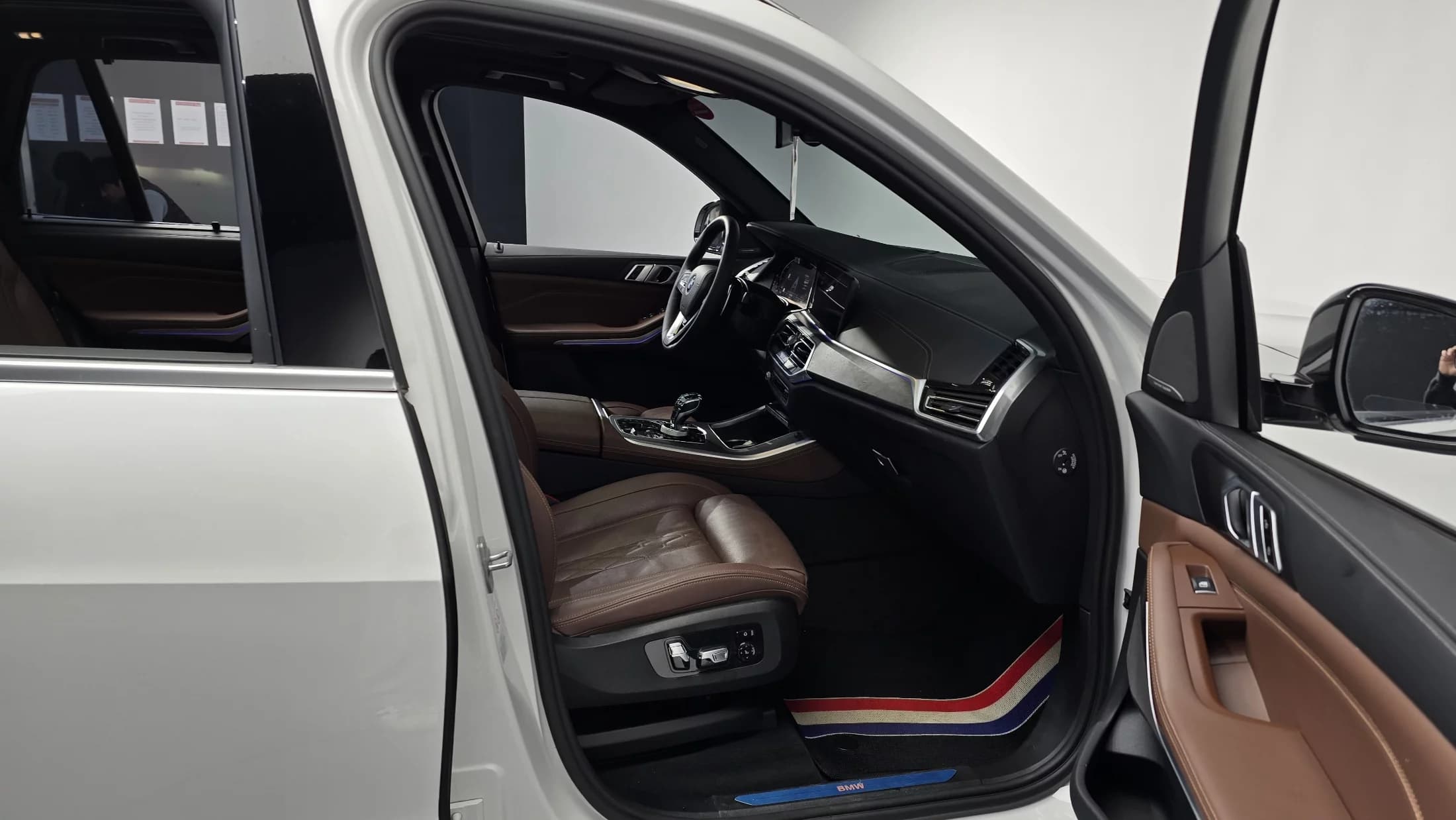 BMW X5 xDrive 40i xLine, 2023 г. 42143 км. — фото 10