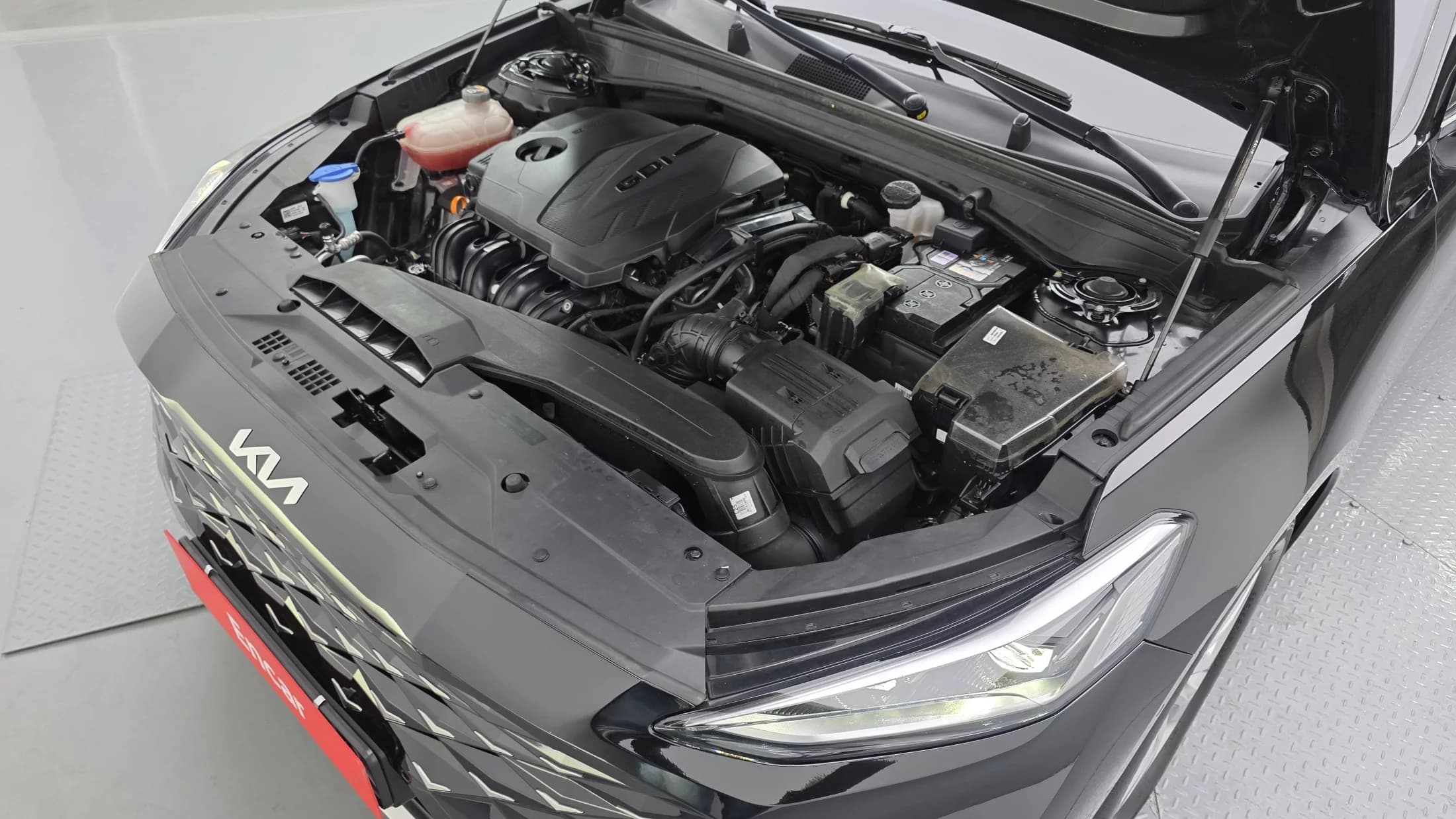 Kia K8 2.5 Gasoline 2WD Noblesse, 2023 г. 58120 км. — фото 6