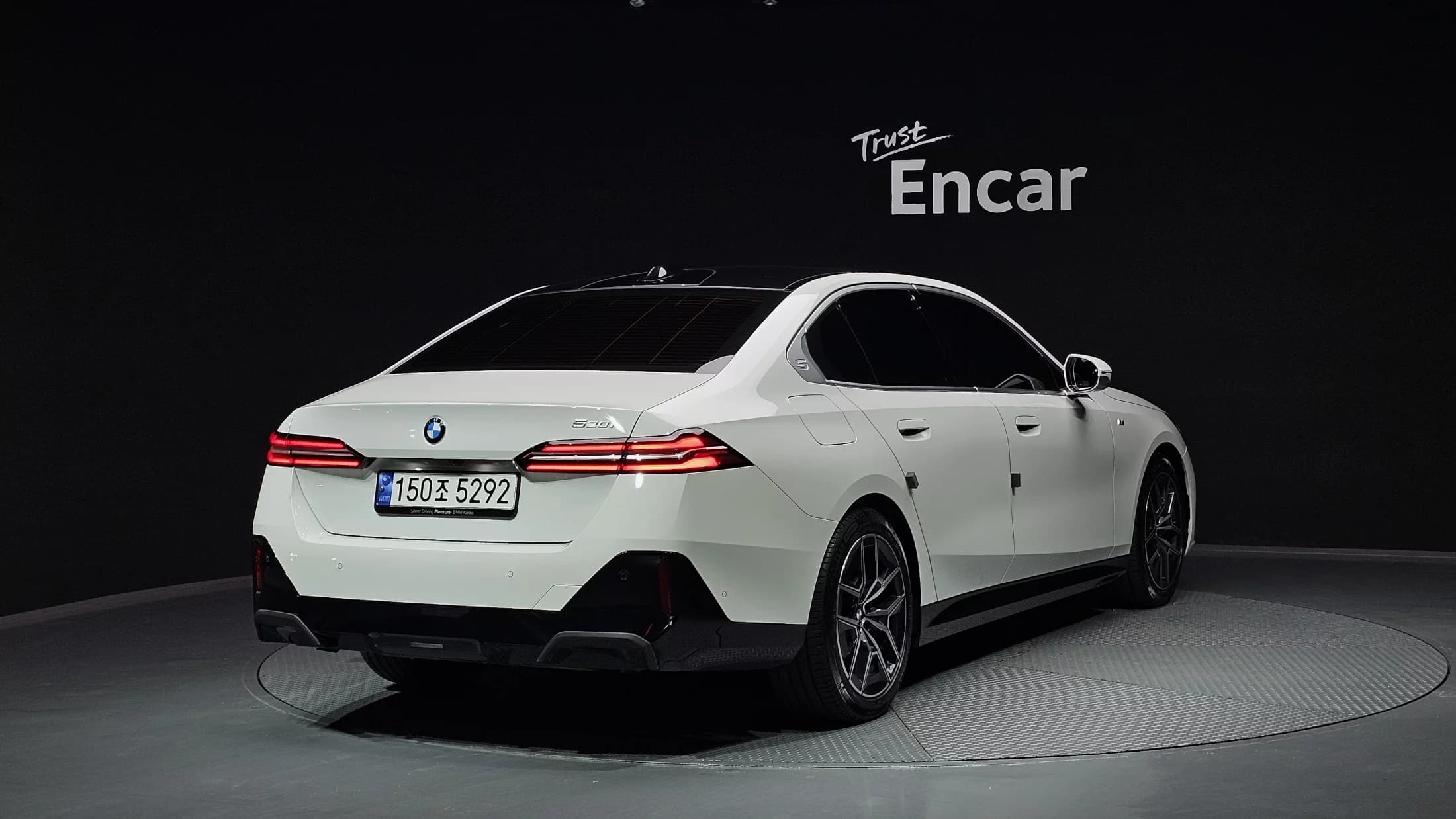 BMW 5-Series 520i M Sport, 2024 г. 14543 км. — фото 2