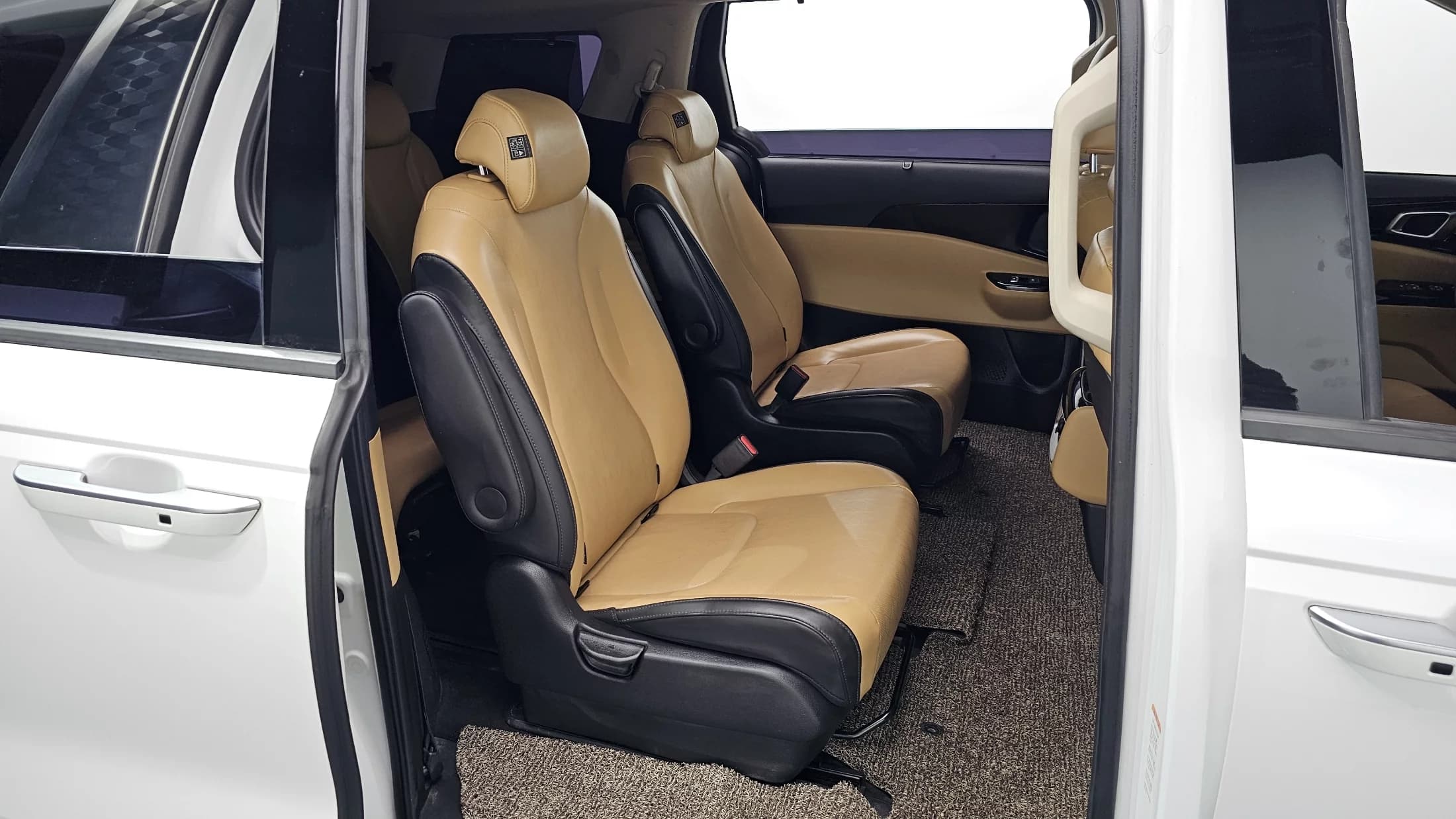 Kia Carnival 9-Seater Noblesse, 2021 г. 95818 км. — фото 11