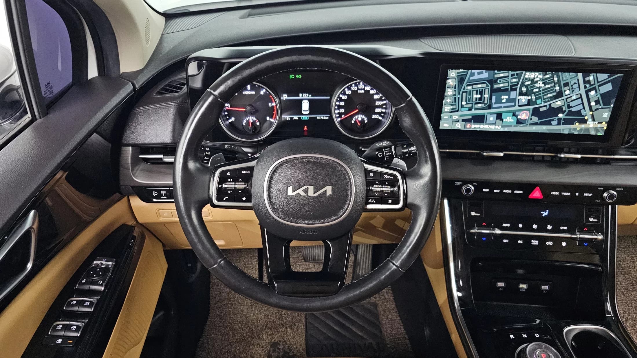Kia Carnival 9-Seater Noblesse, 2021 г. 95818 км. — фото 13