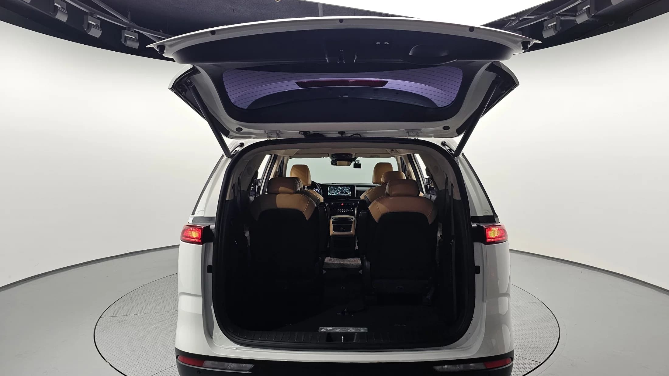 Kia Carnival 9-Seater Noblesse, 2021 г. 95818 км. — фото 20