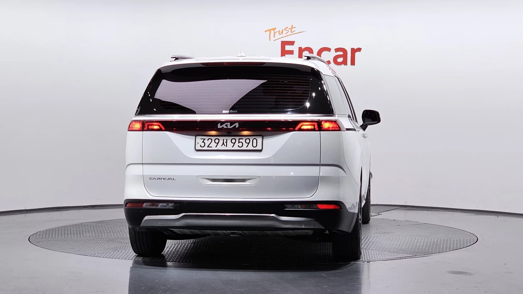 Kia Carnival 9-Seater Noblesse, 2021 г. 95818 км. — фото 4