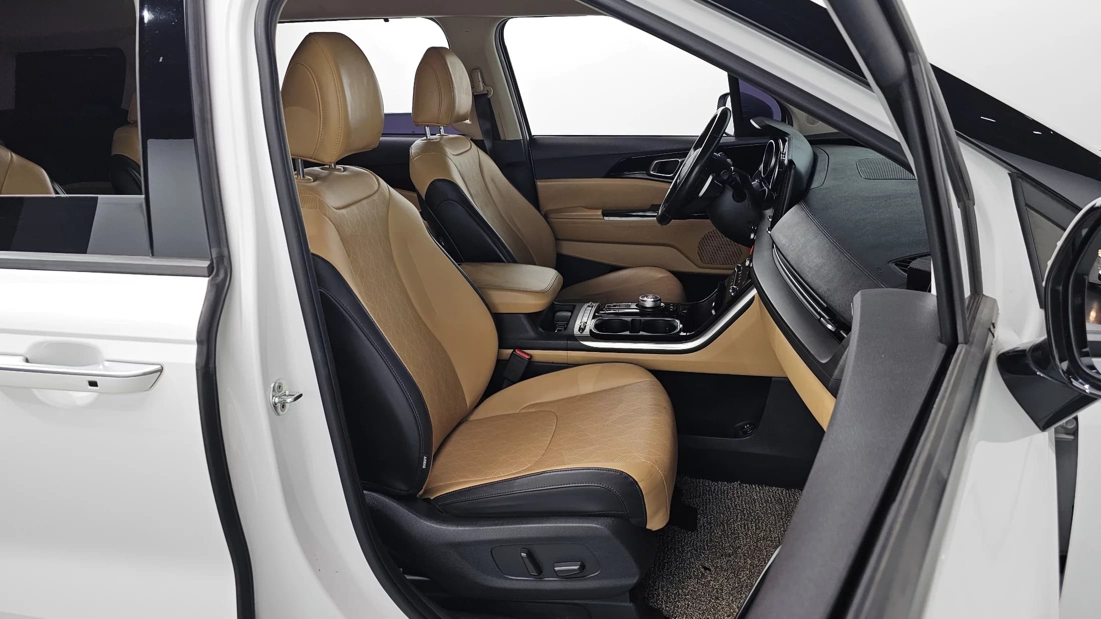 Kia Carnival 9-Seater Noblesse, 2021 г. 95818 км. — фото 10