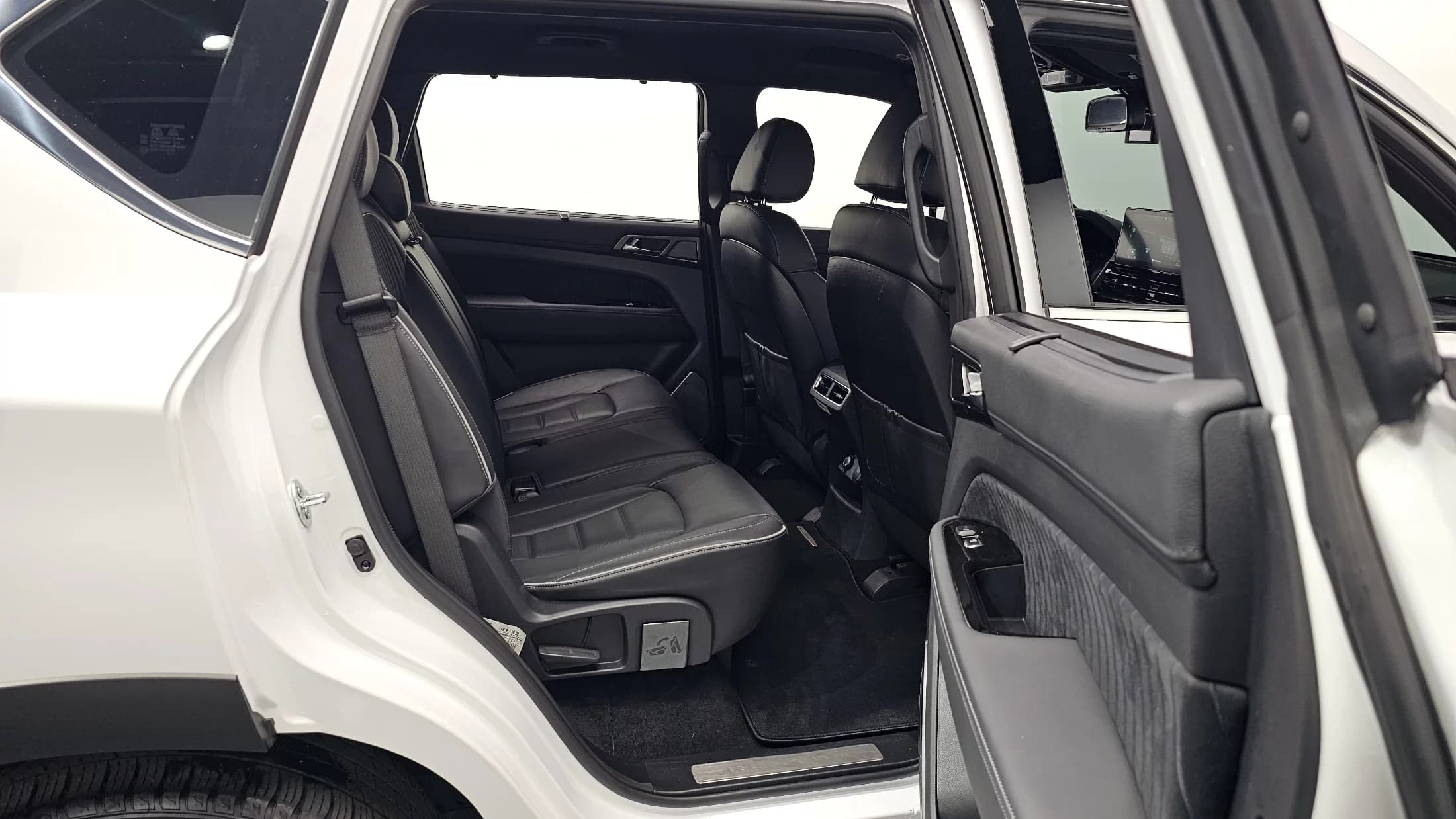 SsangYong Rexton Disel 2.2 4WD The Black, 2024 г. 43392 км. — фото 11