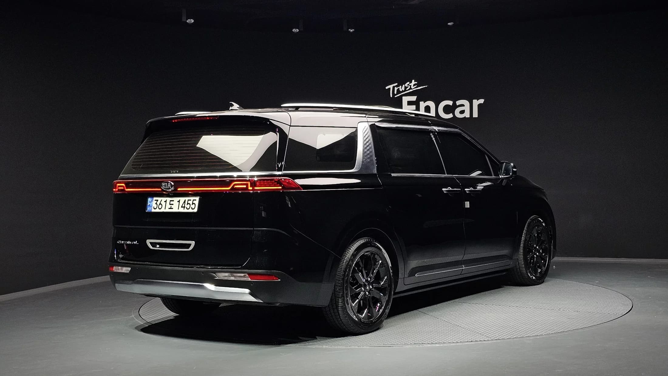 Kia Carnival 9-Seater Signature, 2021 г. 37747 км. — фото 2