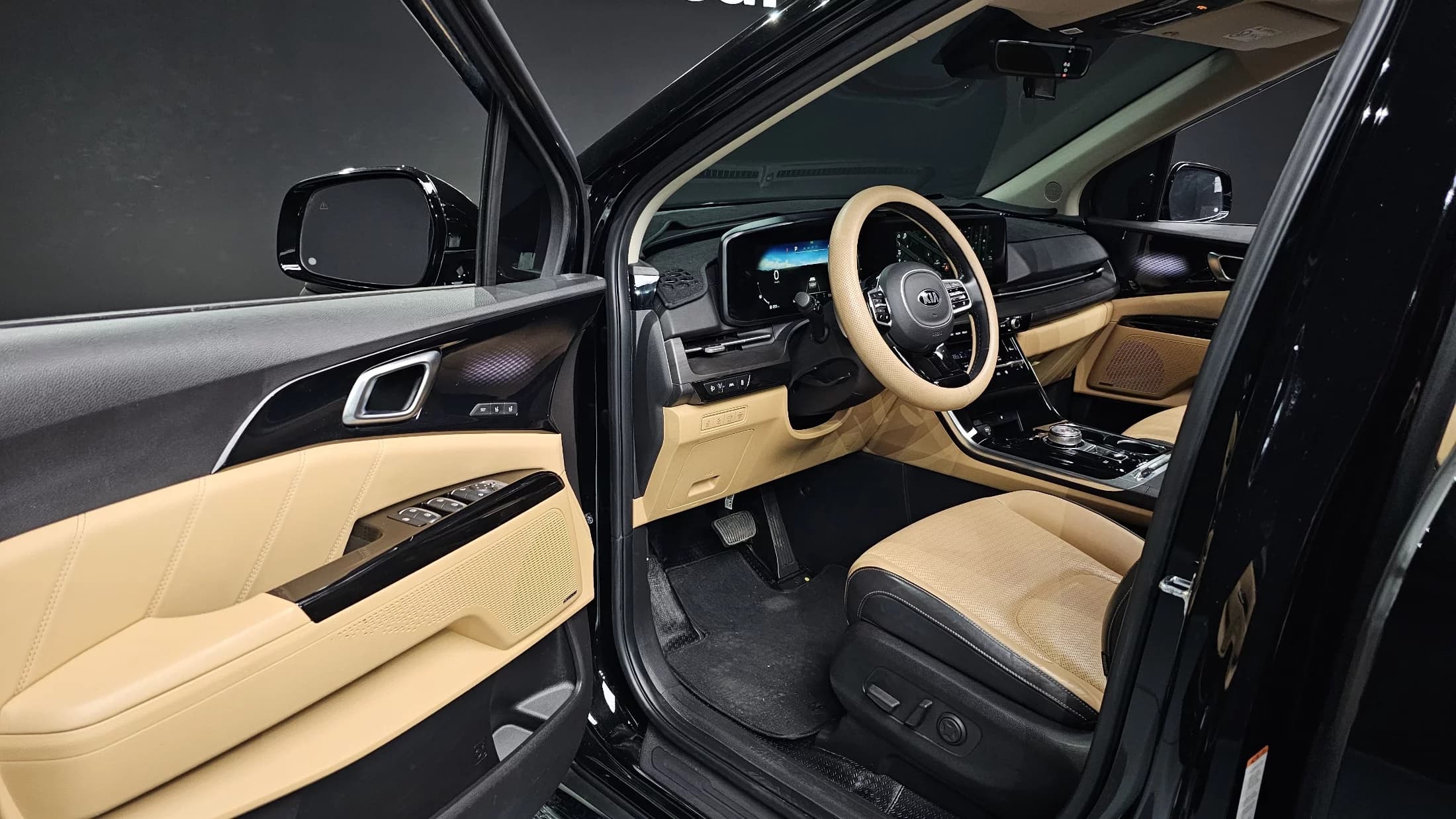 Kia Carnival 9-Seater Signature, 2021 г. 37747 км. — фото 11