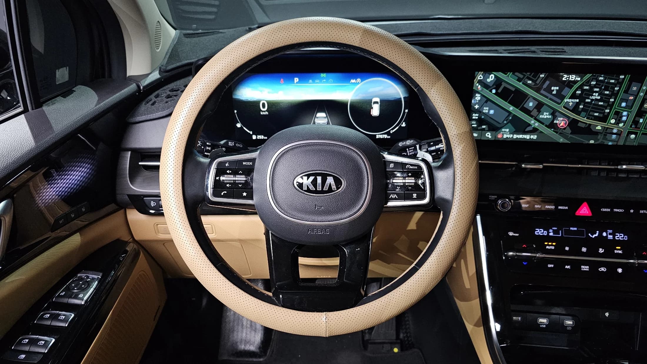Kia Carnival 9-Seater Signature, 2021 г. 37747 км. — фото 13