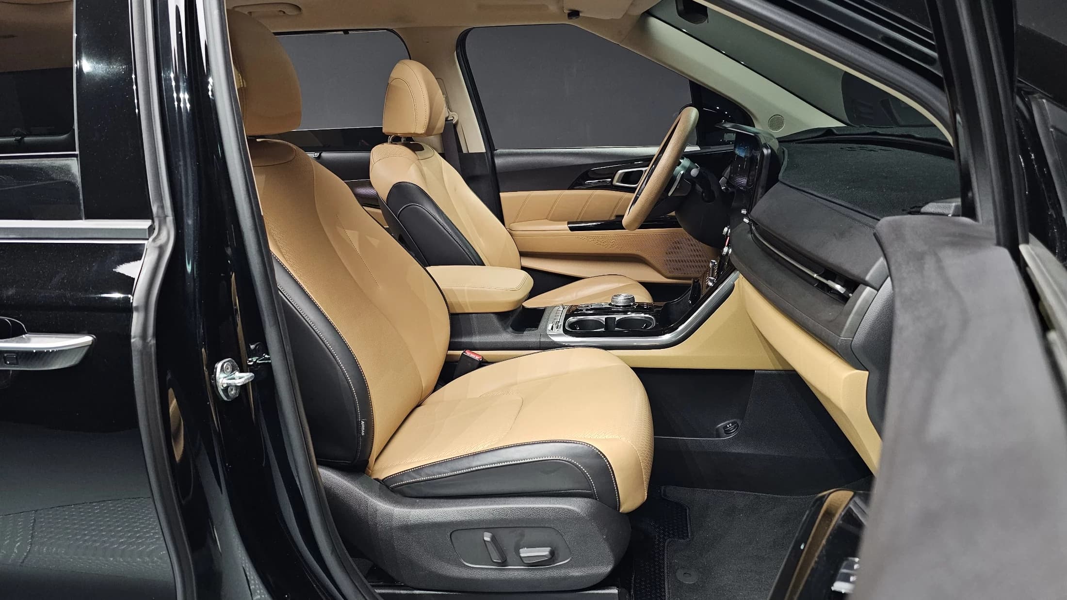 Kia Carnival 9-Seater Signature, 2021 г. 37747 км. — фото 10