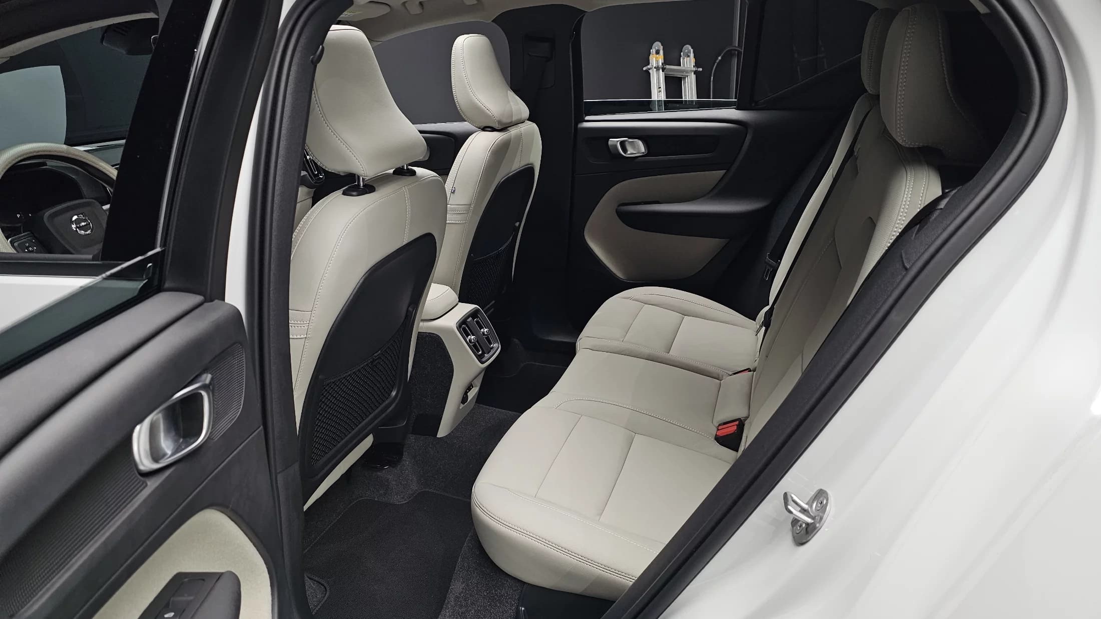 Volvo XC40 B4 Ultra Bright, 2025 г. 15141 км. — фото 12