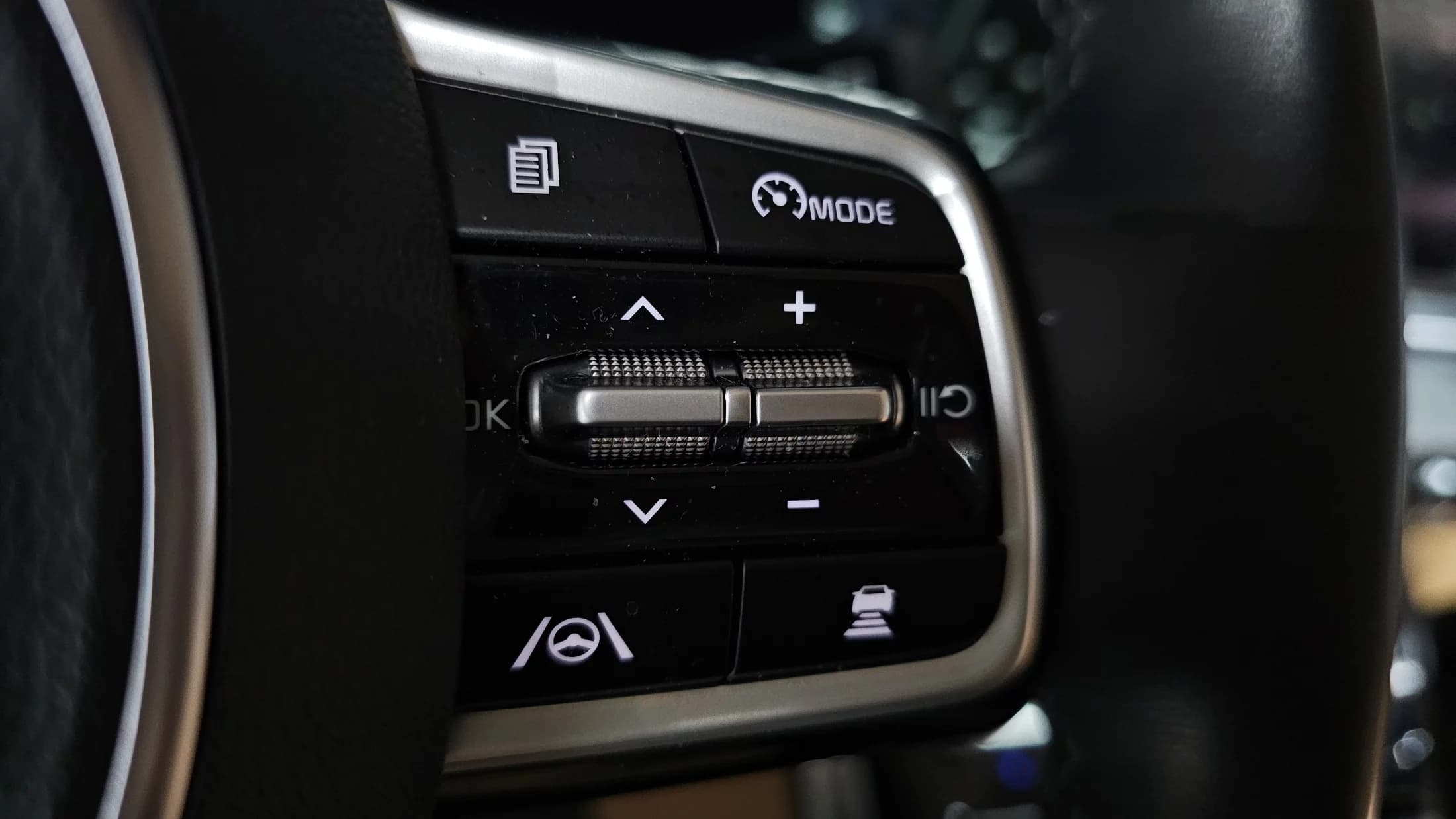 Kia Carnival Gasoline 7-Seater Signature, 2022 г. 16896 км. — фото 18