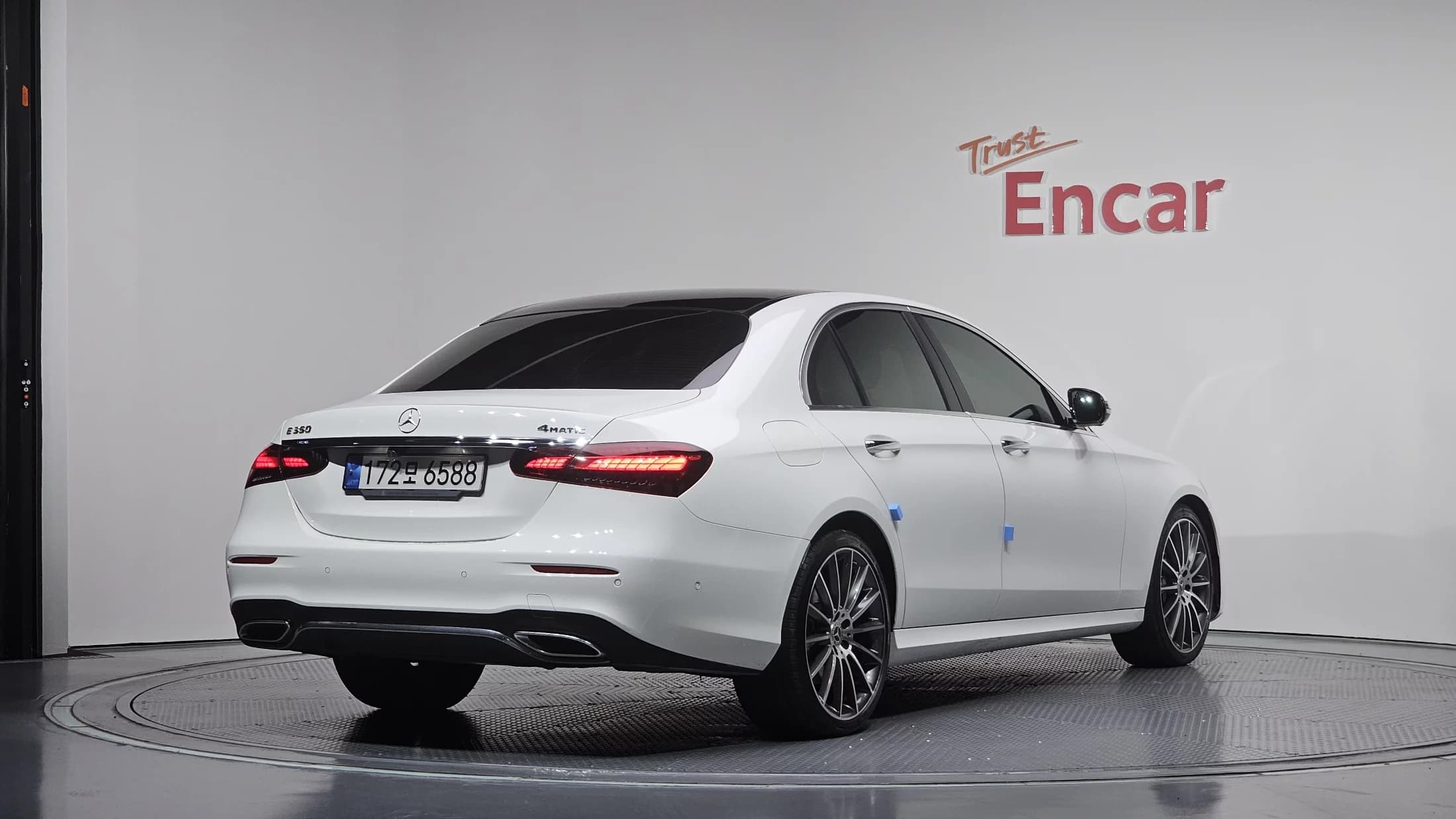 Mercedes-Benz E-Class E350 4MATIC AMG Line, 2022 г. 104292 км. — фото 2