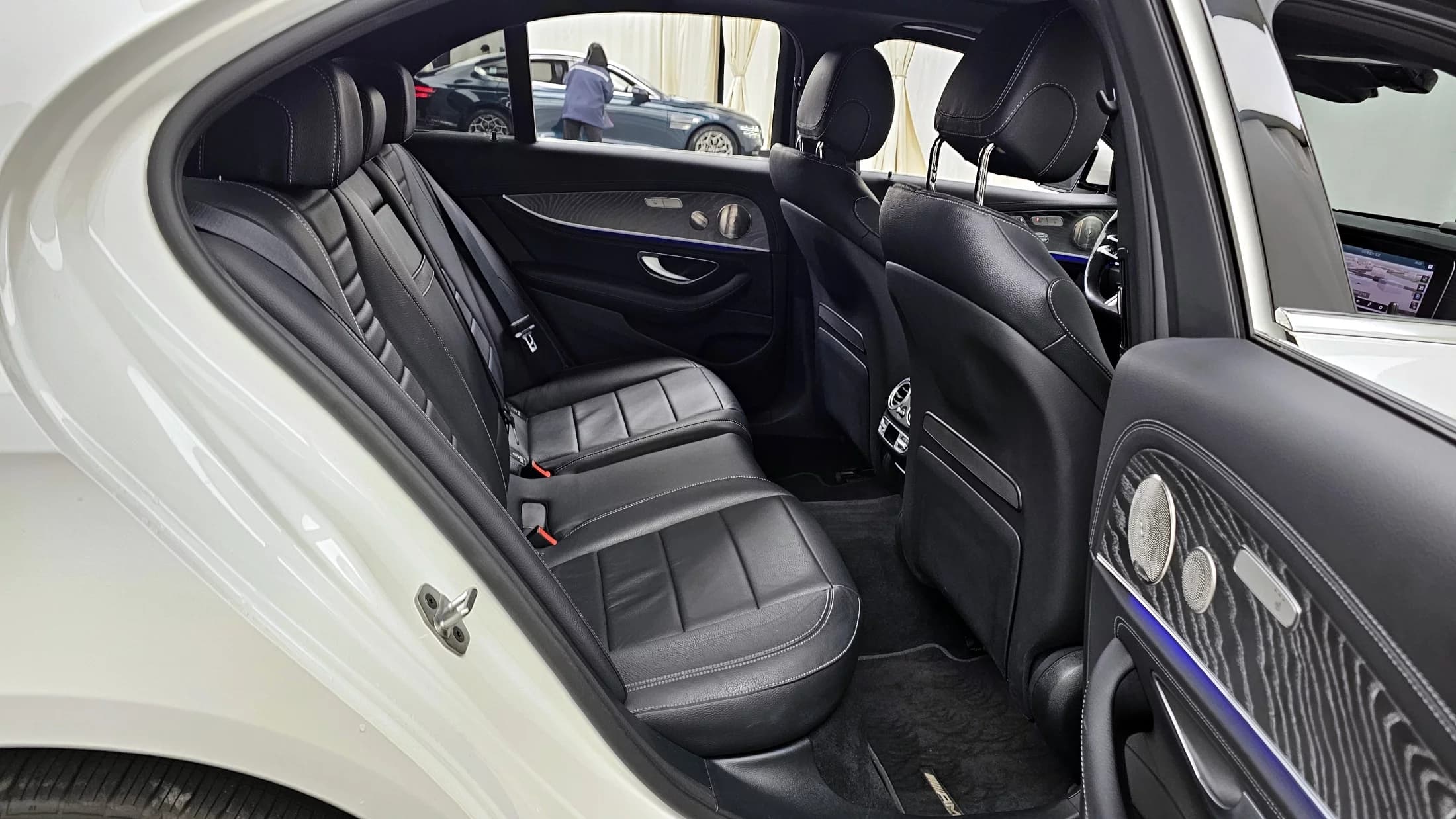Mercedes-Benz E-Class E350 4MATIC AMG Line, 2022 г. 104292 км. — фото 12