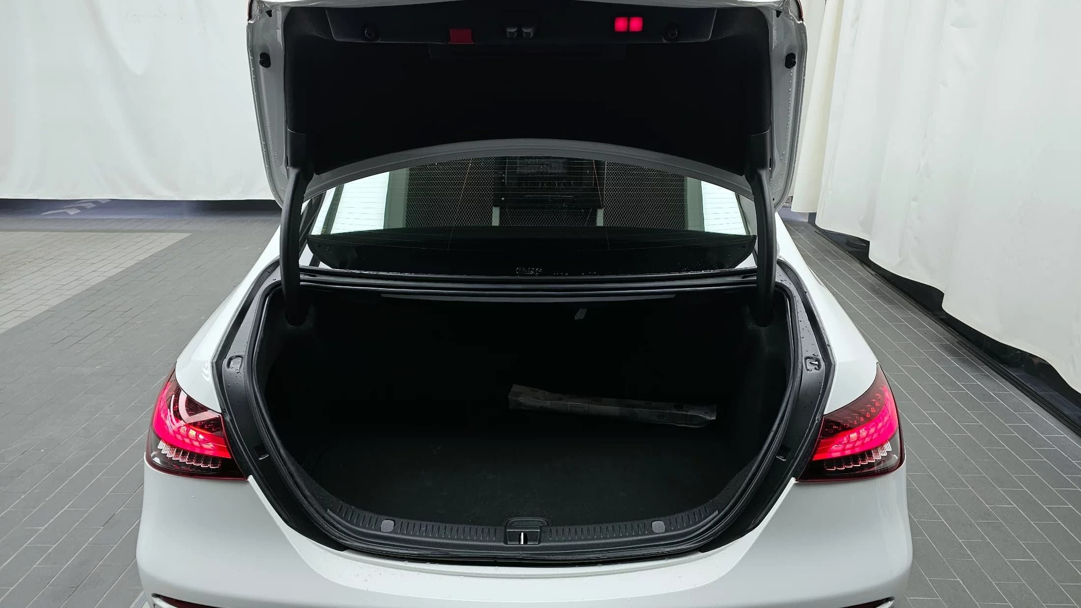 Mercedes-Benz E-Class E350 4MATIC AMG Line, 2022 г. 104292 км. — фото 20