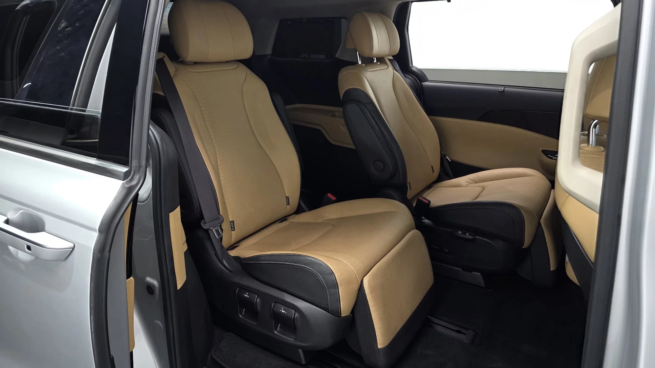 Kia Carnival 7-Seater Noblesse, 2021 г. 112794 км. — фото 11