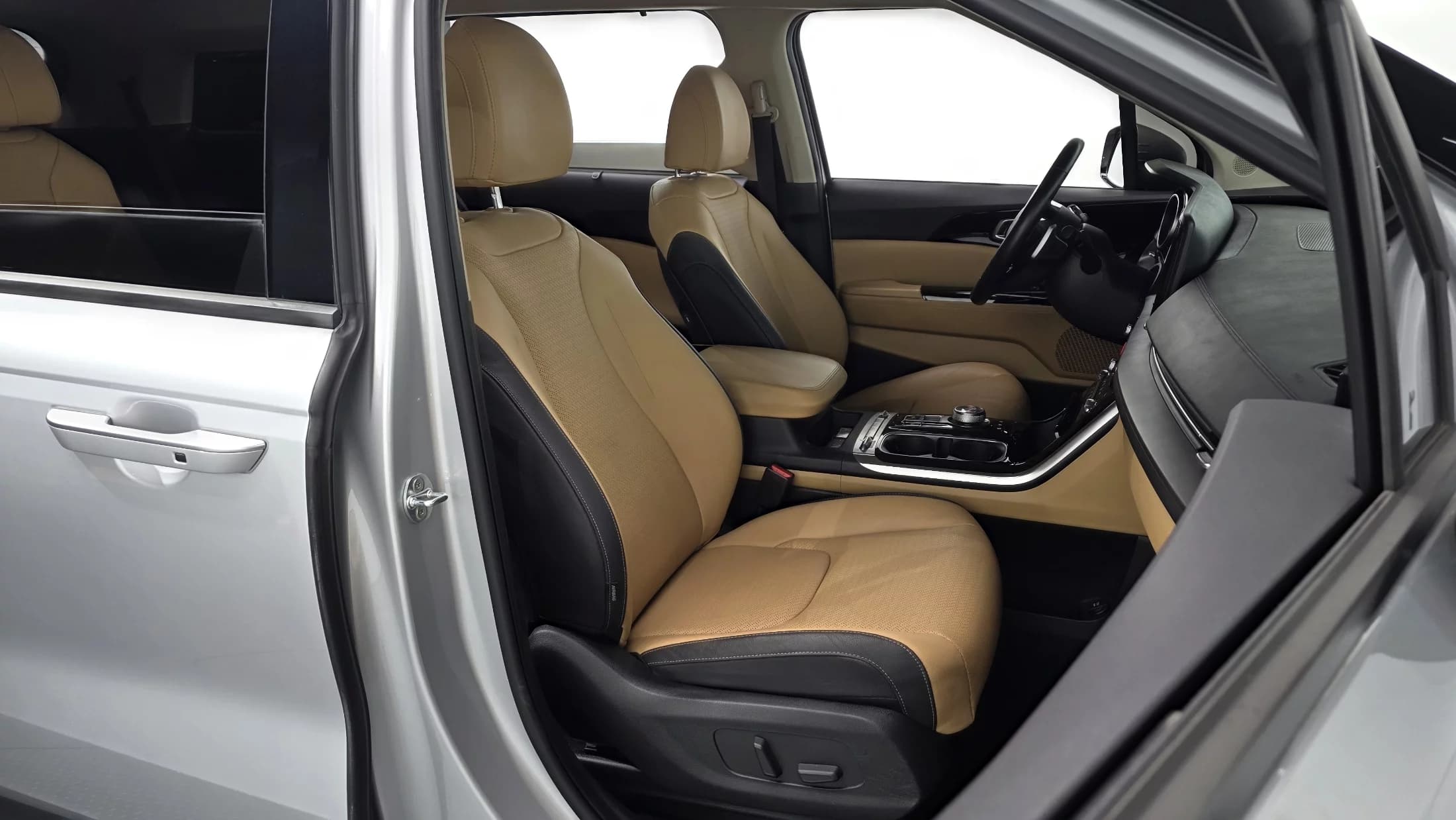 Kia Carnival 7-Seater Noblesse, 2021 г. 112794 км. — фото 10