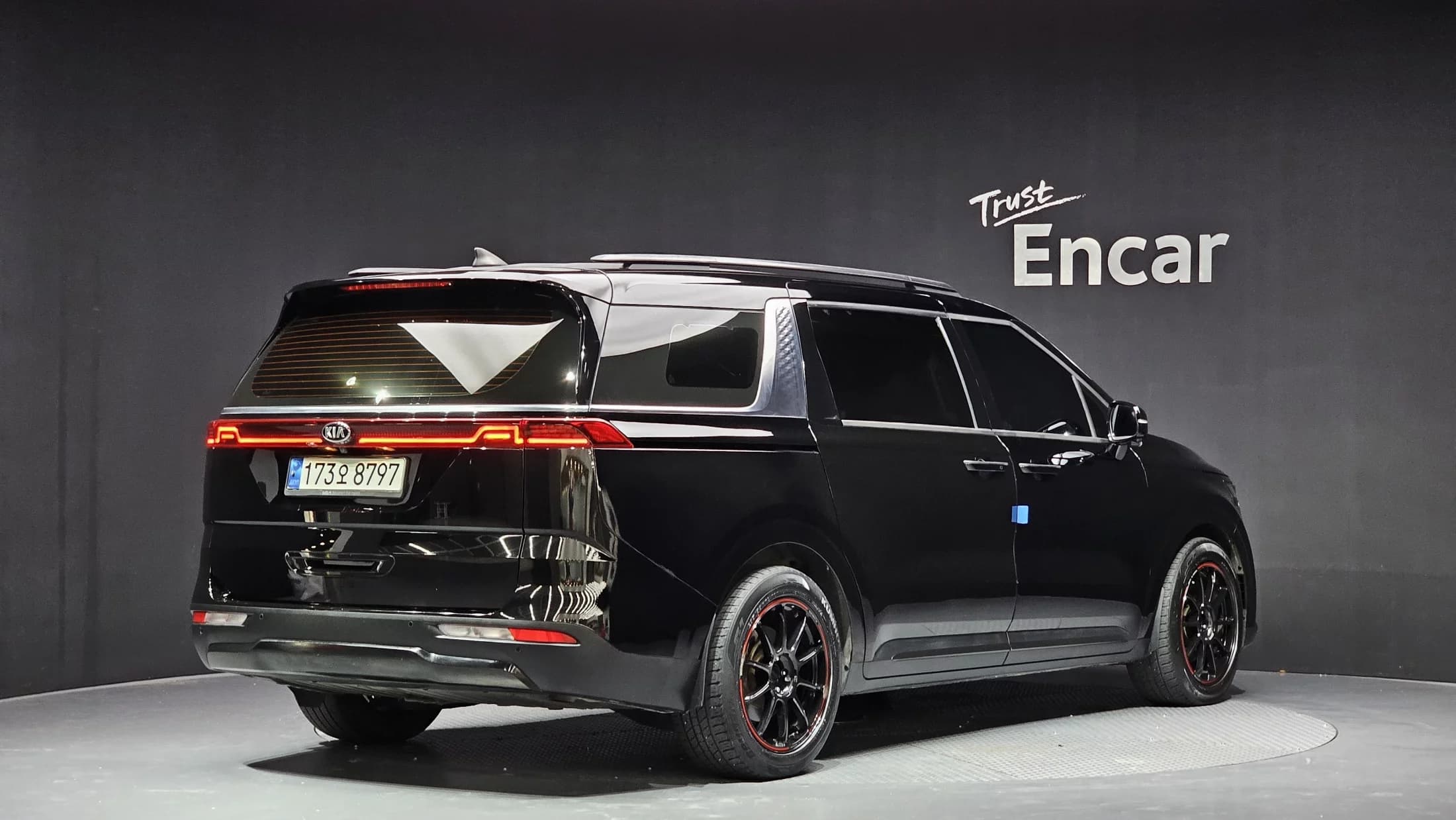 Kia Carnival 7-Seater Signature, 2021 г. 106126 км. — фото 2