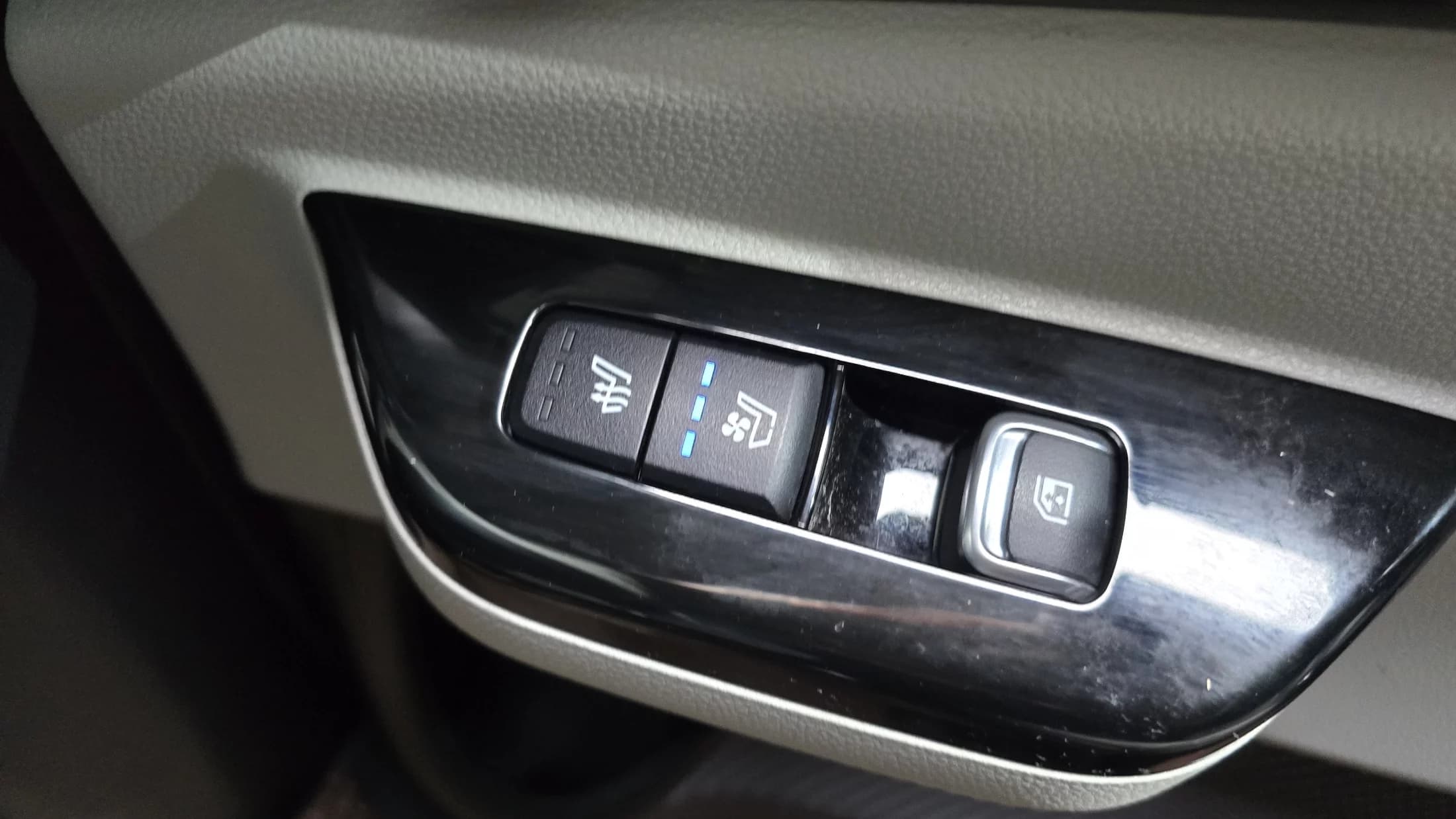Kia Carnival 7-Seater Signature, 2021 г. 106126 км. — фото 19