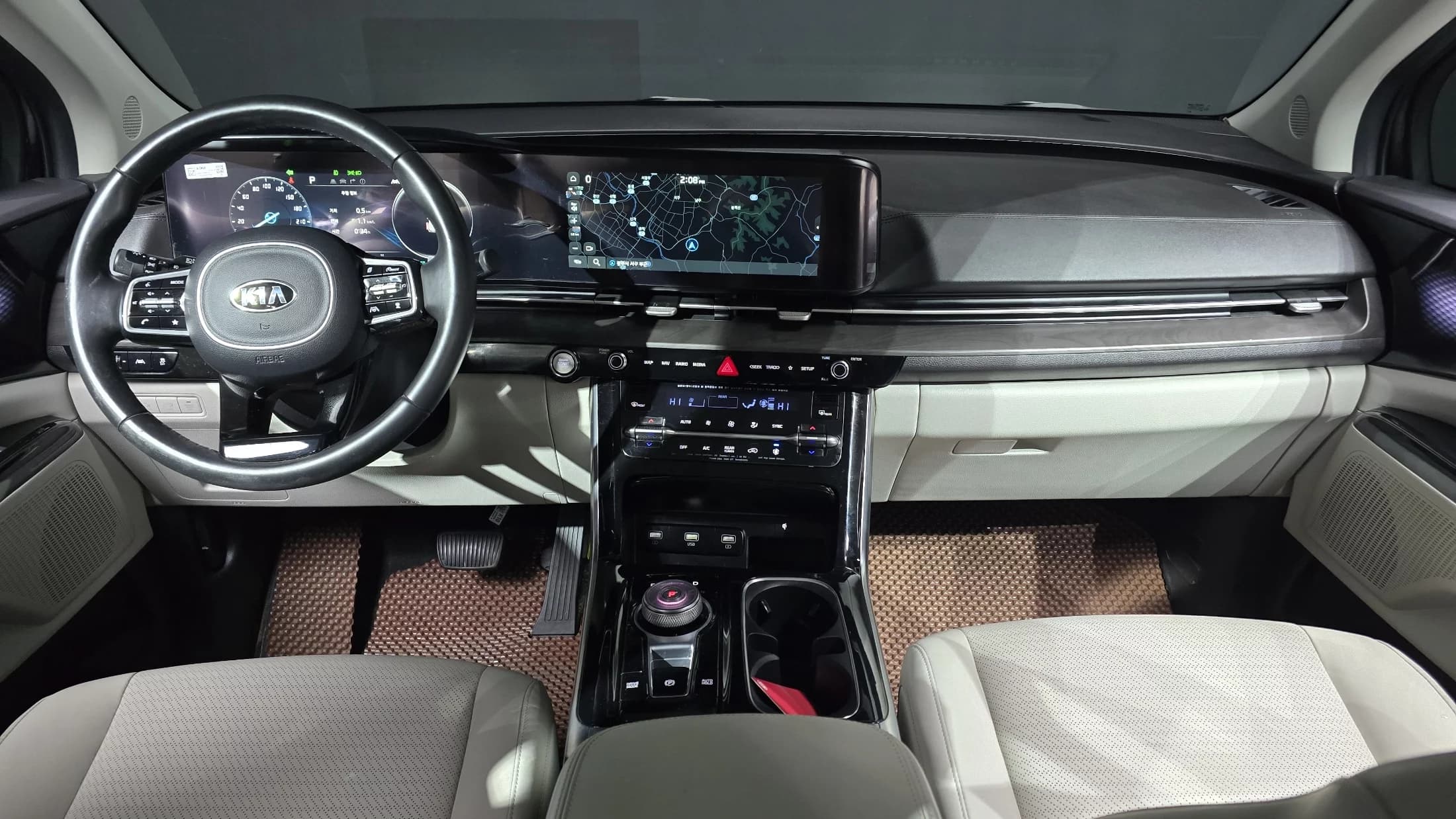 Kia Carnival 7-Seater Signature, 2021 г. 106126 км. — фото 7