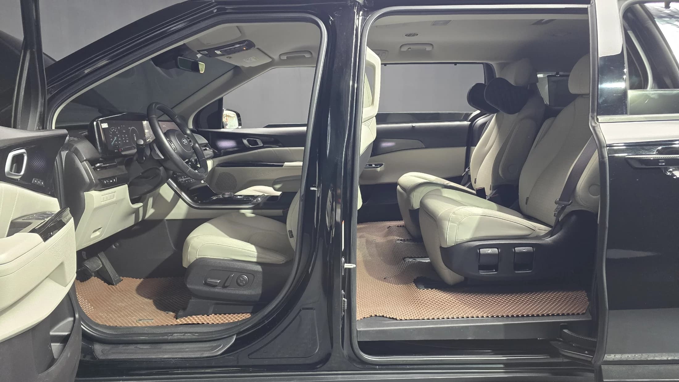 Kia Carnival 7-Seater Signature, 2021 г. 106126 км. — фото 10