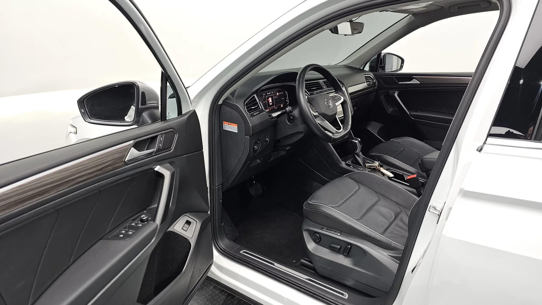 Volkswagen TIGUAN 2.0 TSI Prestige, 2023 г. 34078 км. — фото 11