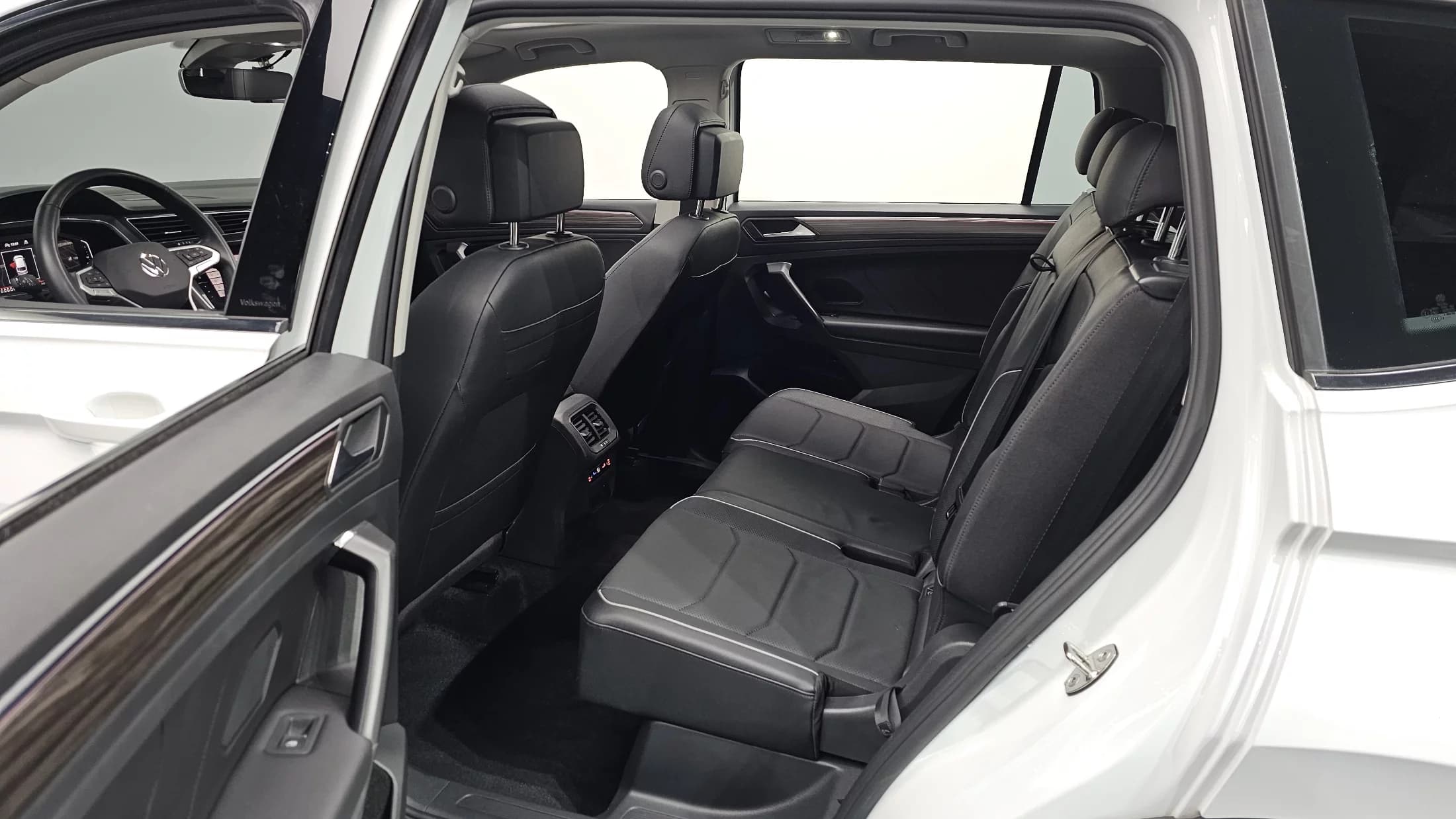 Volkswagen TIGUAN 2.0 TSI Prestige, 2023 г. 34078 км. — фото 16