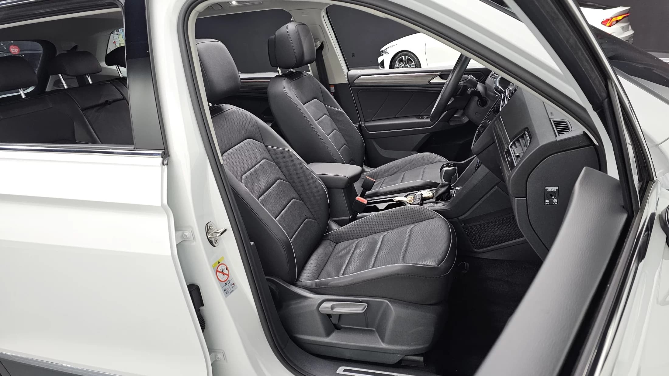 Volkswagen TIGUAN 2.0 TSI Prestige, 2023 г. 34078 км. — фото 10