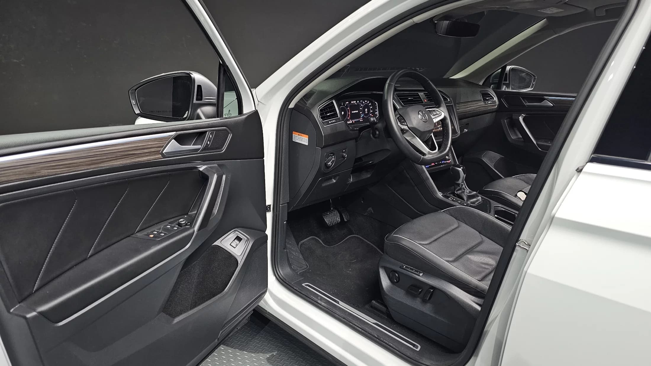 Volkswagen TIGUAN 2.0 TSI Prestige, 2023 г. 18911 км. — фото 11